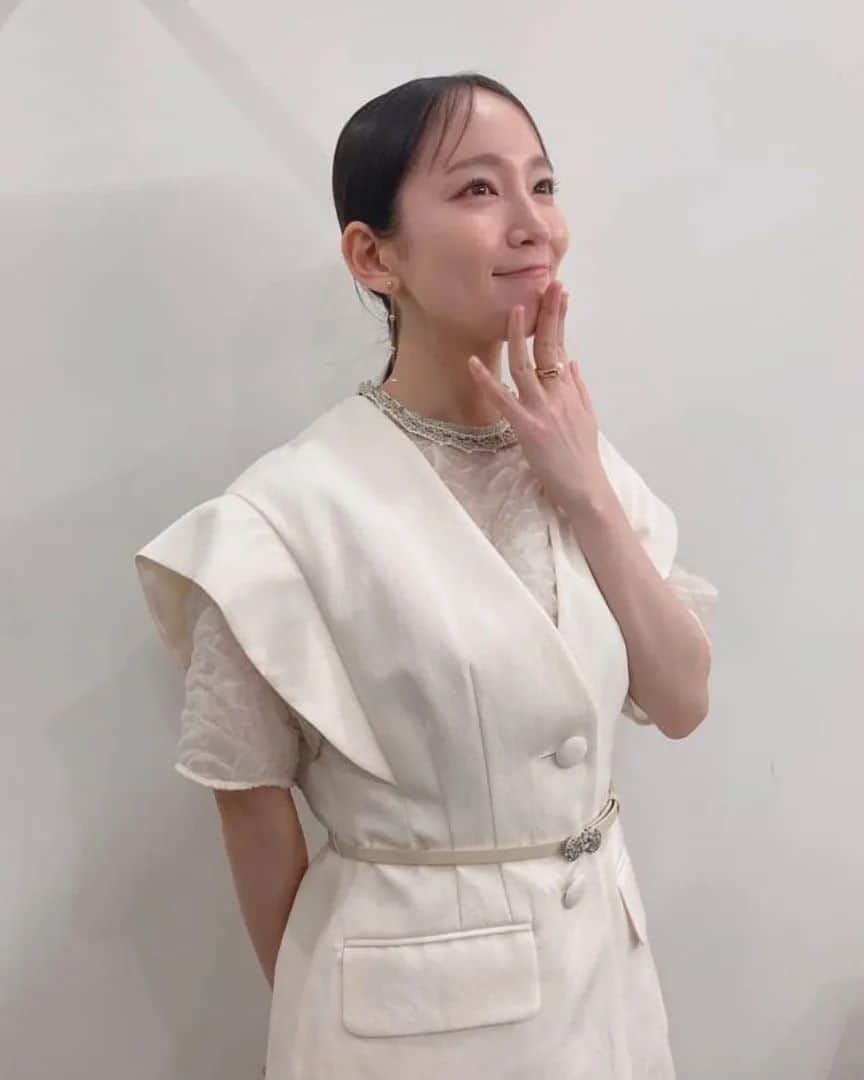 のインスタグラム：「里帆ちゃん、りほらーの皆様今日も１日お疲れ様でした！(*´ー｀*) そして里帆ちゃんストーリー更新ありがとうございます😍😍 ストーリー告知も嬉しいですよねー😍👏  情報てんこ盛りどこ見ても里帆ちゃんだらけ (/ω＼*) #吉岡里帆 #吉岡里帆かわいすぎ #吉岡里帆ちゃん」