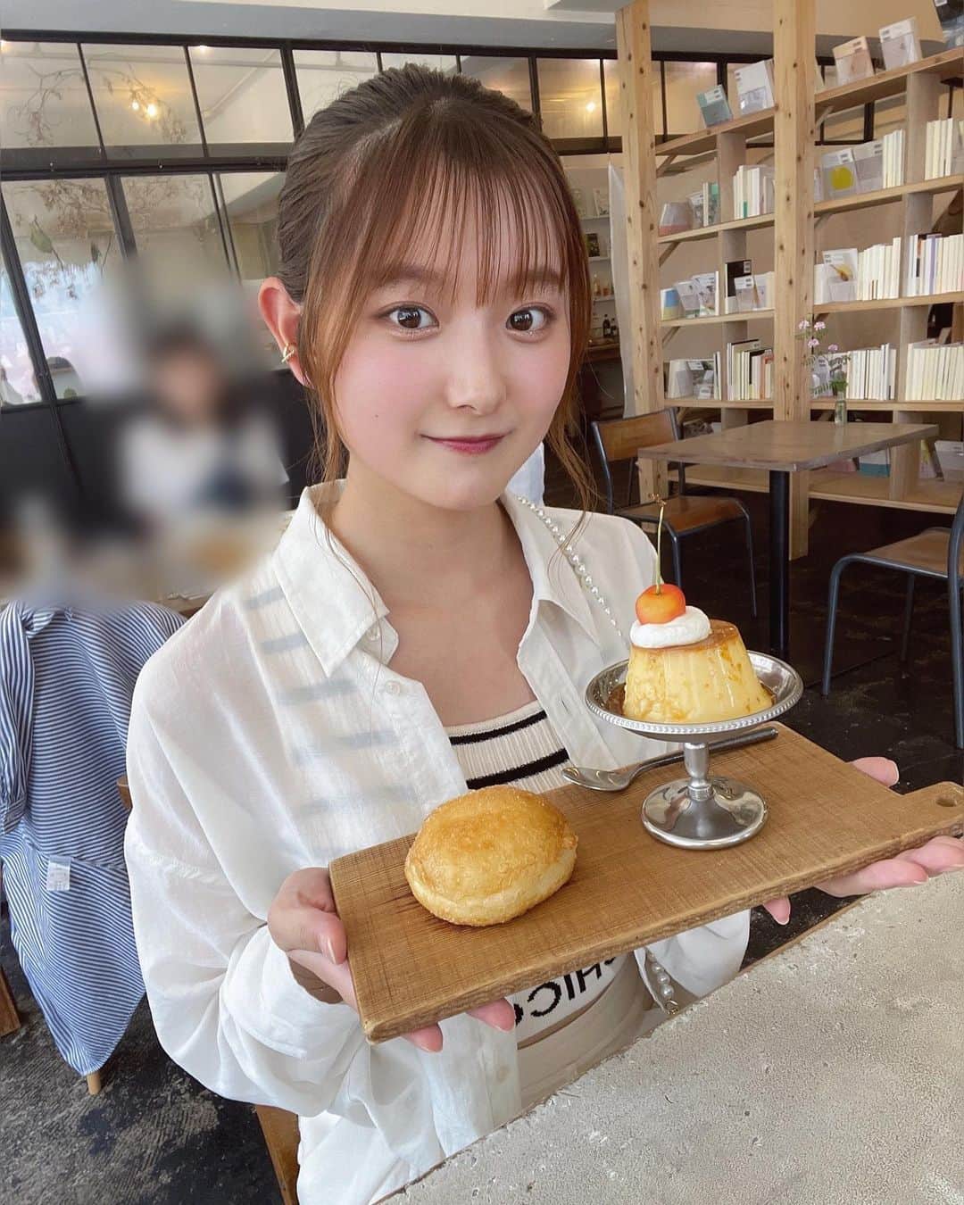 悠花のインスタグラム：「ここのドーナツが美味しすぎた🍩♡ ・ この日は妹とお寿司食べて🍣 カフェ行って☕️ 食べまくりの日でした☺︎ ・ #平尾カフェ #くらすこと」