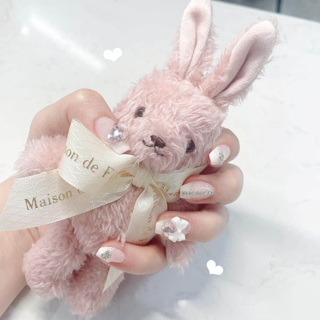 大場結女さんのインスタグラム写真 - (大場結女Instagram)「𝗇𝖾𝗐nail🐇⸒⸒  衣装に似合うnailで可愛い♡ 実際に見るとハートの部分もうちょっと濃いぴんくだよ☺︎︎︎︎‪‪❤︎‬   #nail #ネイル #ネイルデザイン #ピンクネイル #ジェルネイル  #トレンドネイル  #ネイルパーツ  #量産 #量産ネイル #韓国ネイル #リボンネイル  #フレンチネイル #🎀」7月6日 21時21分 - yume.o__06