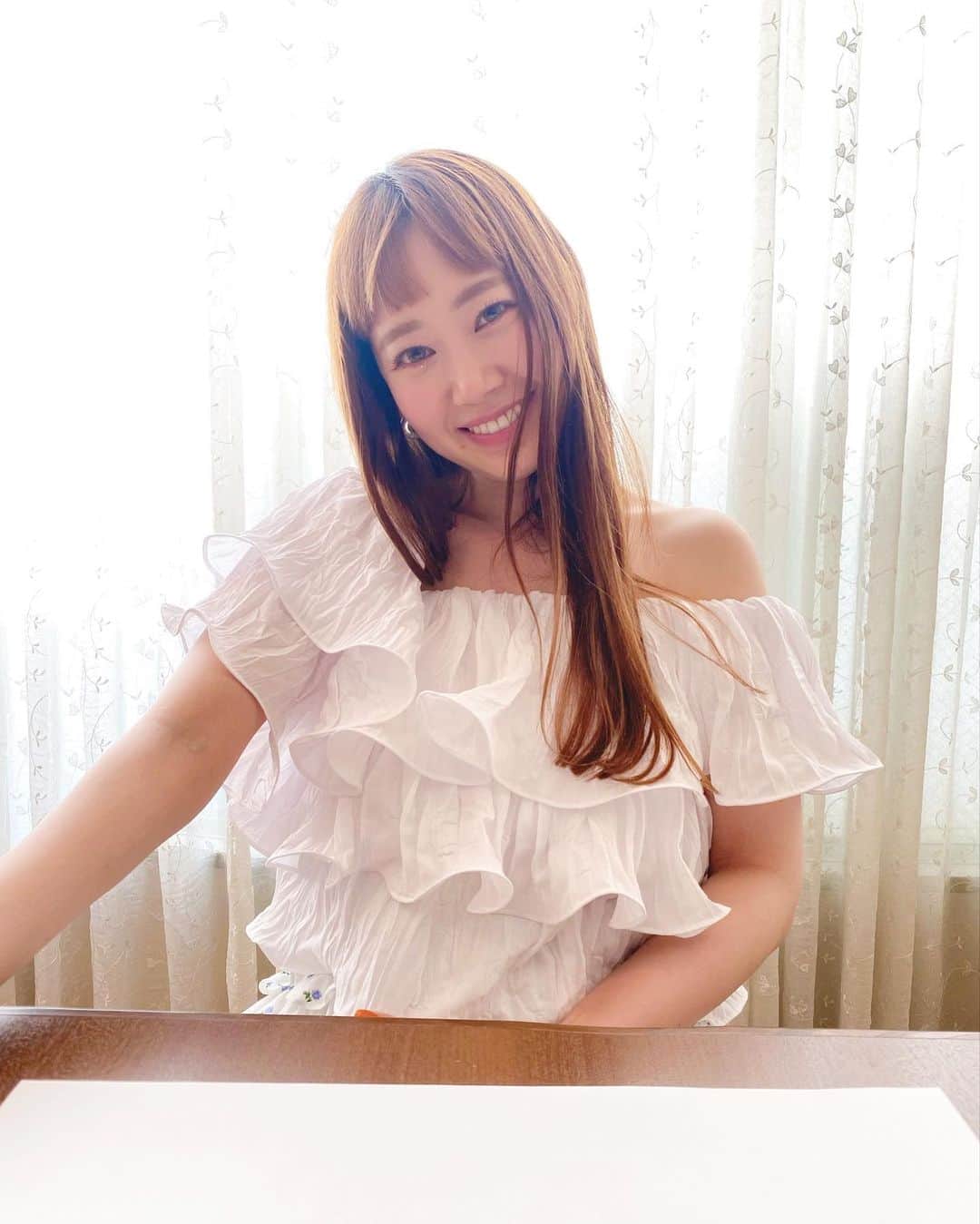 濱内奈々子のインスタグラム：「オフィス移転してから近所の美味しいランチを探索するのが楽しみ♡🍽 ご飯食べる前めっちゃうれしそうな顔しているらしい😋食いしん坊🐷💕」