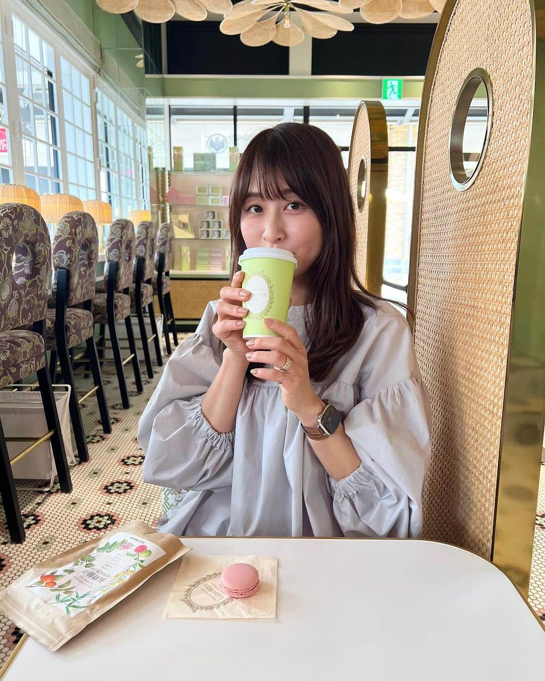 権田裕美さんのインスタグラム写真 - (権田裕美Instagram)「🍵 【お茶から始めるセルフケア】  抗糖仙茶1袋目を飲み切ってしまったので、 2袋目に入りました🌿✨  抗糖仙茶とは、「抗糖化作用」の高いと言われる ・クマザサ茶 ・サプリ柿の葉茶 ・ルイボス茶 ・ドクダミ茶 の代表的な4つの茶葉とその働きをサポートする2種の茶葉が配合されたお茶のことです♪  【抗糖化】 糖質の吸収を穏やかにしてくれる🙌🏻 これらのお茶は単体で飲むよりブレンドしたほうが効果が高いとされています!!  私がこのお茶に決めた理由は、 ・クセ苦味がなく飲みやすい🫧 ・ノンカフェインなので時間を気にせず飲める！ ・パックだからお湯を注ぐだけで簡単だから！  このお茶を飲むとリラックス出来るし、体にとっていいことが起きそうで気持ち的にも前向きになれる点も気に入ってるポイント！  私はいつでも飲めるようにタンブラーに入れて持ち歩いています😊🌸 . . @kinmokusei186  私のクーポンを使ってくれたら20％OFFになるので 是非使ってみてください🌷 ➡︎【HFF2UJY8】 ストーリーズにURLを張りました🫧  #抗糖化 #アンチエイジング #健康茶 ＃美肌 #血管年齢」7月6日 21時38分 - yumigonda