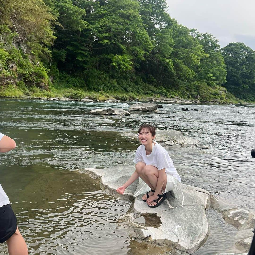 横野すみれさんのインスタグラム写真 - (横野すみれInstagram)「⛰⛰⛰  川遊びしたよ🩴  日7/6(木)発売の"SUNNYGIRL ×ゼロイチファミリア"ビジュアルムック本に掲載していただいていますー📚💓   キャンプや川遊びなど色々なアウトドアを楽しむ私が見れちゃいます👀！   アウトドアデート気分、味わって欲しいな…！  #ファイン #Fine #川遊び #キャンプ #アウトドア #水着コーデ #👙 #gravure #埼玉観光」7月6日 21時31分 - yokono_sumire