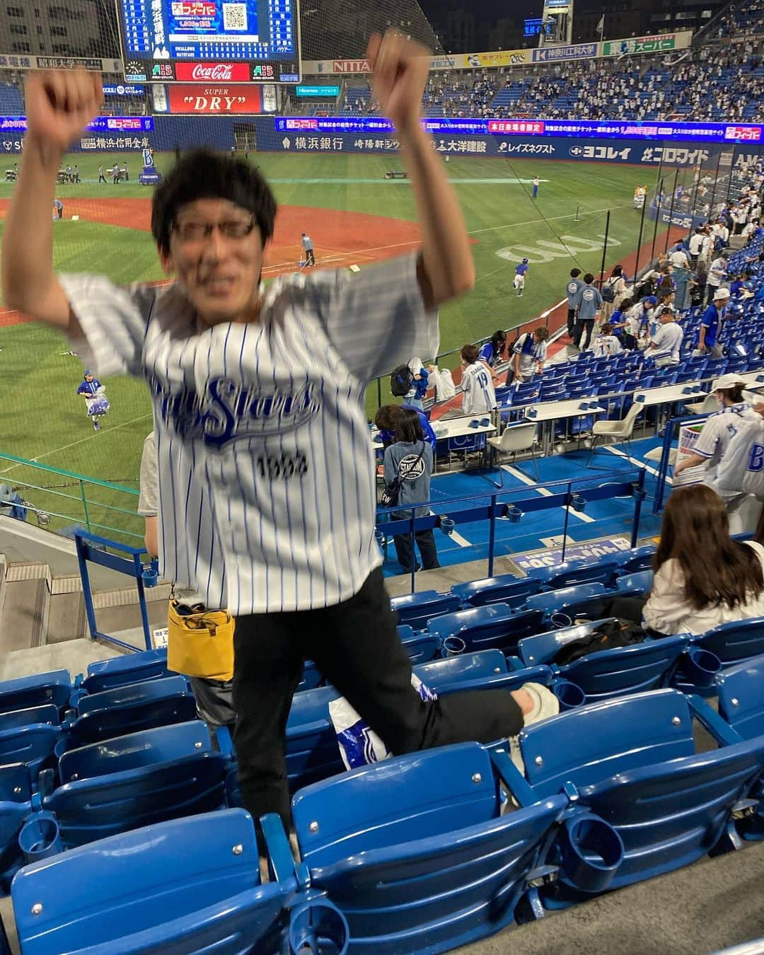 吉川正洋さんのインスタグラム写真 - (吉川正洋Instagram)「ベイスターズ3-2で勝ちました！  バウアー投手128球完投で6勝目！気迫のピッチングがバシバシ伝わってきました！  桑原選手タイムリー&猛打賞！ソト選手タイムリー！  連敗ストップ！ 明日からまた乗っていきますとも！！  ＼横浜優勝／＼横浜頂戦／  #baystars  #ハマの躍動感」7月6日 21時34分 - dhyoshikawa