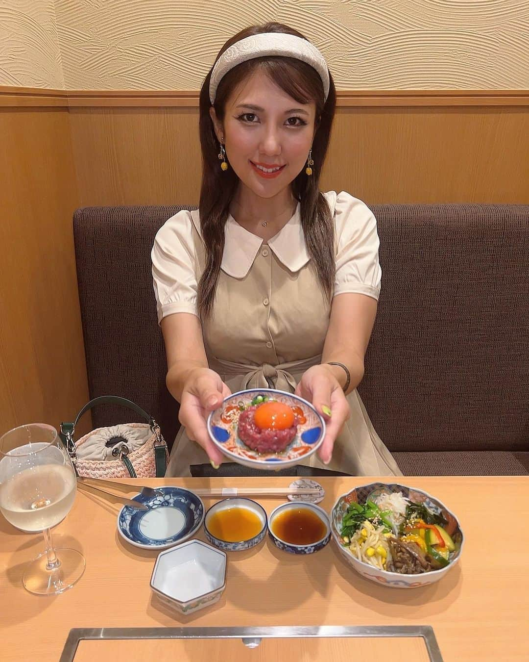 神谷麻美さんのインスタグラム写真 - (神谷麻美Instagram)「#金虎 で、神戸牛雌牛の　焼肉コース食べたよ🥰💖✨️ 全部美味しかったぁ🐂💖✨️  厳選した本物の#神戸牛 の雌牛だけを提供するお店だよ💖🐃✨️  特に🥰💕 ＊神戸牛 極上ユッケ 美味しすぎる🥰💖✨️ 黄身も濃すぎるし、甘いし、柔らかい🐮💖✨️  ＊神戸牛 特選部位、サーロイン 柔らかくて、美味しい💖🥰  ＊自家製杏仁豆腐 2種類の食感ですごく美味しかったぁ🩷🍮✨️  厳しい認定基準をクリアした「選りすぐり」だけが、「#神戸ビーフ 」の称号を得る🐂💖✨️ その中でも希少な雌牛のみを提供してるお店だよ🥰💖✨️  PR @kanetora_kobebeef #高田馬場グルメ #新宿焼肉 #新宿ディナー #新宿デート #飯田橋焼肉 #神戸焼肉金虎 #高田馬場焼肉」7月6日 21時35分 - asamice428