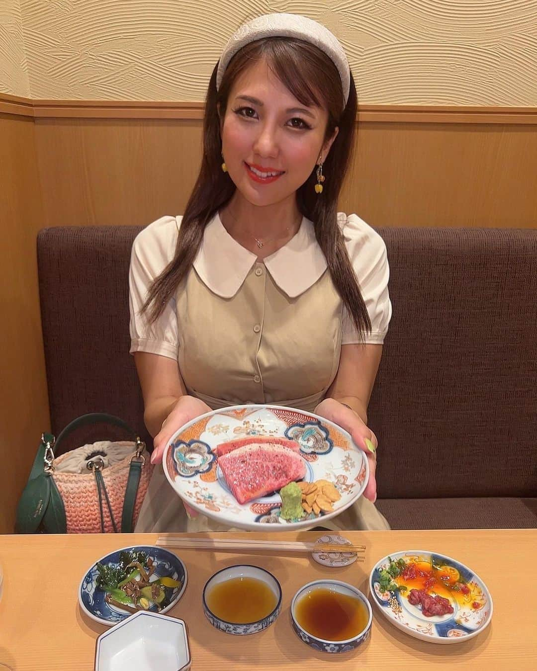 神谷麻美さんのインスタグラム写真 - (神谷麻美Instagram)「#金虎 で、神戸牛雌牛の　焼肉コース食べたよ🥰💖✨️ 全部美味しかったぁ🐂💖✨️  厳選した本物の#神戸牛 の雌牛だけを提供するお店だよ💖🐃✨️  特に🥰💕 ＊神戸牛 極上ユッケ 美味しすぎる🥰💖✨️ 黄身も濃すぎるし、甘いし、柔らかい🐮💖✨️  ＊神戸牛 特選部位、サーロイン 柔らかくて、美味しい💖🥰  ＊自家製杏仁豆腐 2種類の食感ですごく美味しかったぁ🩷🍮✨️  厳しい認定基準をクリアした「選りすぐり」だけが、「#神戸ビーフ 」の称号を得る🐂💖✨️ その中でも希少な雌牛のみを提供してるお店だよ🥰💖✨️  PR @kanetora_kobebeef #高田馬場グルメ #新宿焼肉 #新宿ディナー #新宿デート #飯田橋焼肉 #神戸焼肉金虎 #高田馬場焼肉」7月6日 21時35分 - asamice428