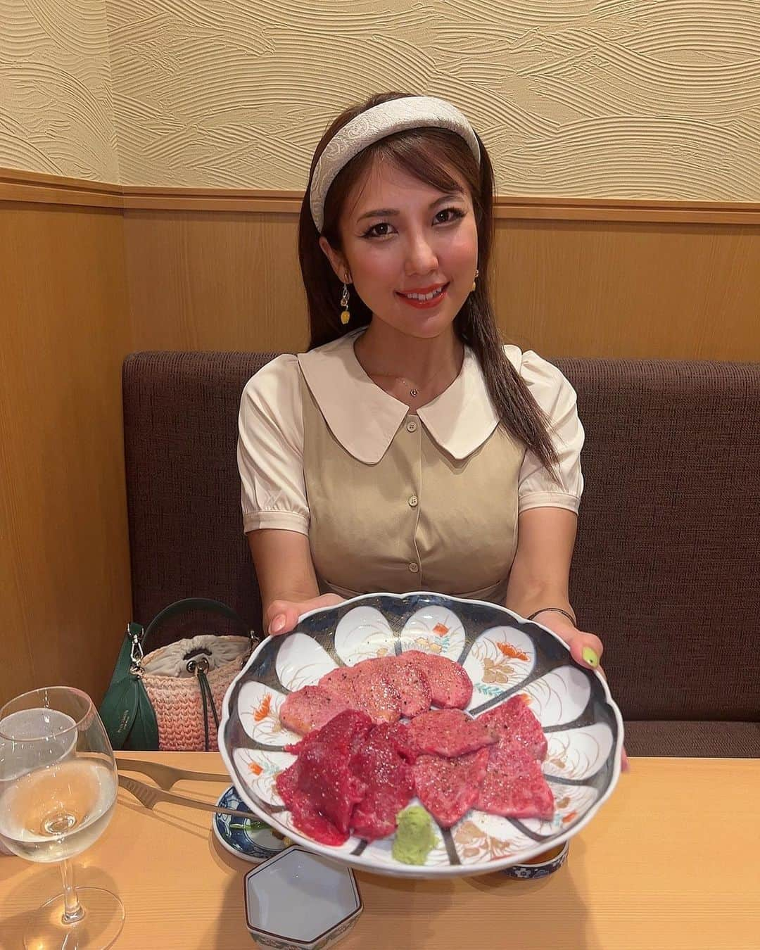 神谷麻美さんのインスタグラム写真 - (神谷麻美Instagram)「#金虎 で、神戸牛雌牛の　焼肉コース食べたよ🥰💖✨️ 全部美味しかったぁ🐂💖✨️  厳選した本物の#神戸牛 の雌牛だけを提供するお店だよ💖🐃✨️  特に🥰💕 ＊神戸牛 極上ユッケ 美味しすぎる🥰💖✨️ 黄身も濃すぎるし、甘いし、柔らかい🐮💖✨️  ＊神戸牛 特選部位、サーロイン 柔らかくて、美味しい💖🥰  ＊自家製杏仁豆腐 2種類の食感ですごく美味しかったぁ🩷🍮✨️  厳しい認定基準をクリアした「選りすぐり」だけが、「#神戸ビーフ 」の称号を得る🐂💖✨️ その中でも希少な雌牛のみを提供してるお店だよ🥰💖✨️  PR @kanetora_kobebeef #高田馬場グルメ #新宿焼肉 #新宿ディナー #新宿デート #飯田橋焼肉 #神戸焼肉金虎 #高田馬場焼肉」7月6日 21時35分 - asamice428