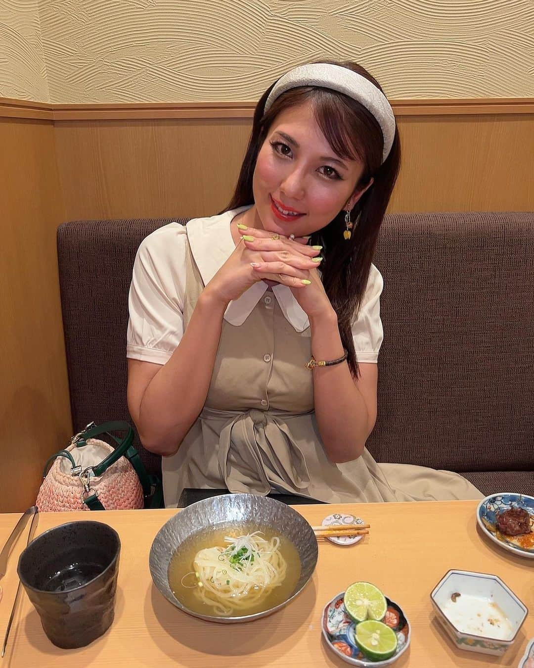 神谷麻美さんのインスタグラム写真 - (神谷麻美Instagram)「#金虎 で、神戸牛雌牛の　焼肉コース食べたよ🥰💖✨️ 全部美味しかったぁ🐂💖✨️  厳選した本物の#神戸牛 の雌牛だけを提供するお店だよ💖🐃✨️  特に🥰💕 ＊神戸牛 極上ユッケ 美味しすぎる🥰💖✨️ 黄身も濃すぎるし、甘いし、柔らかい🐮💖✨️  ＊神戸牛 特選部位、サーロイン 柔らかくて、美味しい💖🥰  ＊自家製杏仁豆腐 2種類の食感ですごく美味しかったぁ🩷🍮✨️  厳しい認定基準をクリアした「選りすぐり」だけが、「#神戸ビーフ 」の称号を得る🐂💖✨️ その中でも希少な雌牛のみを提供してるお店だよ🥰💖✨️  PR @kanetora_kobebeef #高田馬場グルメ #新宿焼肉 #新宿ディナー #新宿デート #飯田橋焼肉 #神戸焼肉金虎 #高田馬場焼肉」7月6日 21時35分 - asamice428