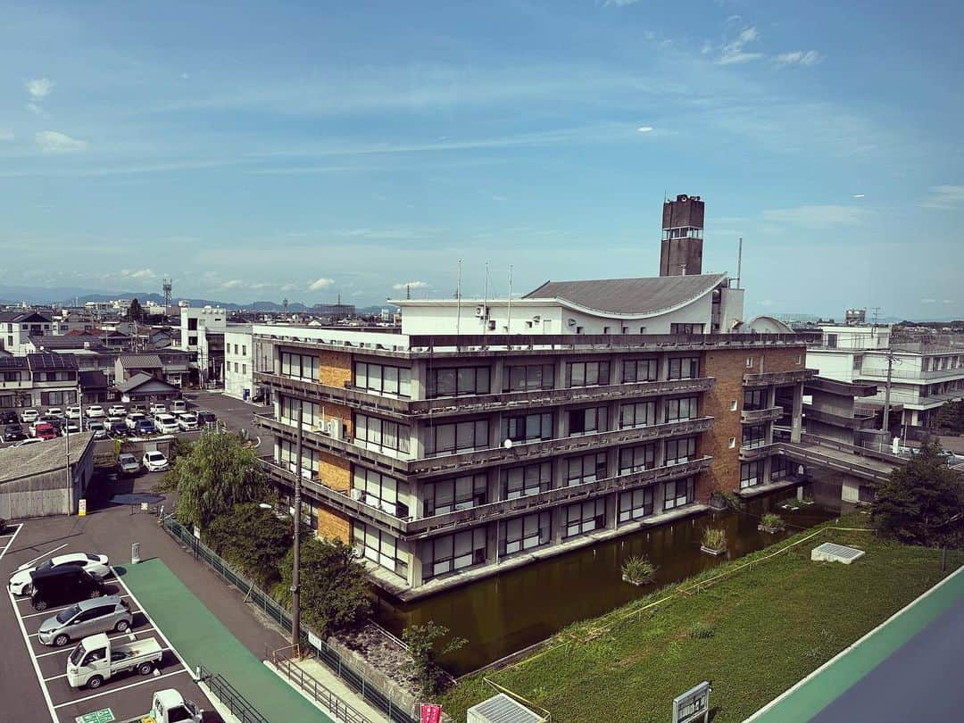 japantripのインスタグラム：「noteをはじめました  https://note.com/note_ns/n/n4c1f66662e6b  #旧羽島市庁舎 #坂倉準三 #坂倉準三建築研究所 #japanarchitecture #junzosakakura #modernarchitecture #instaarchitecture  #japantrip」