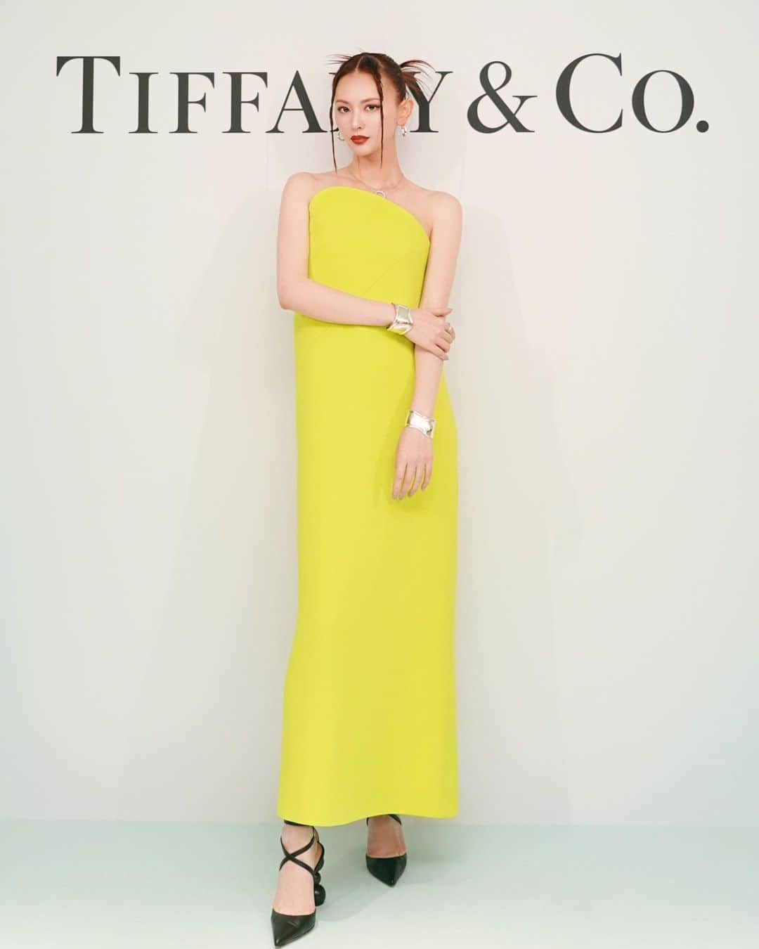 鈴木えみのインスタグラム：「@tiffanyandco ティファニー銀座本店が7/7にリニューアルオープン💎ハイジュエリーをじっくり見られて眼福でした...✨写真2枚目の、イエローダイヤのリングの美しさが凄まじかったよ😮‍💨💛 ㅤㅤㅤ #Tiffanyandco #TiffanyGinza #TiffanyPartner」
