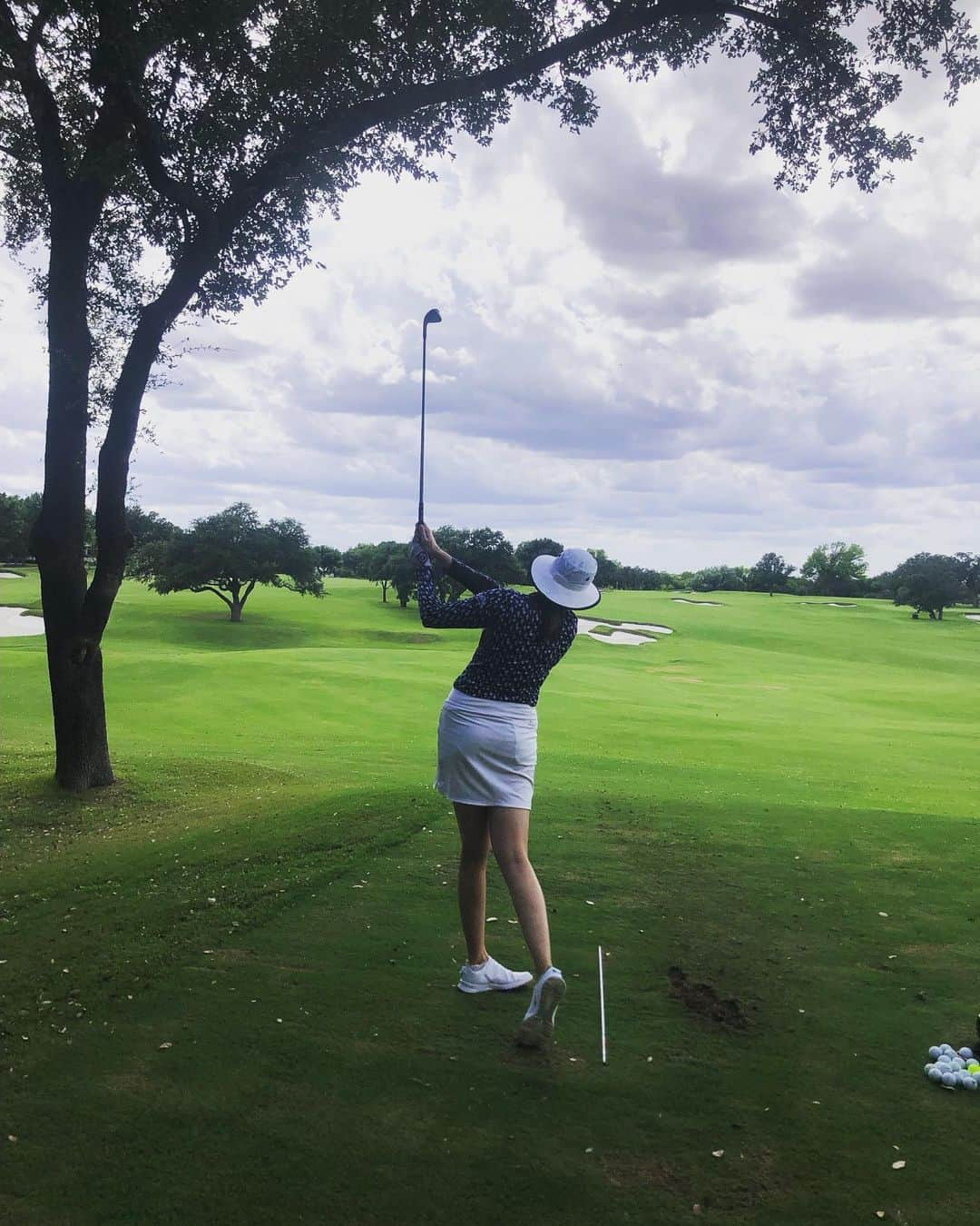 キム・カウフマンさんのインスタグラム写真 - (キム・カウフマンInstagram)「Early practice day at @shadyoakscountryclub so I can catch some @uswomensopen in the afternoon. I just love watching the women play @pebblebeachresorts !! #sanfordsports @sanford_glf @sanford_complex #uswomensopen  #callawaygolf @callawaygolf @footjoy #buckethatseason」7月7日 8時35分 - kimkaufmangolf