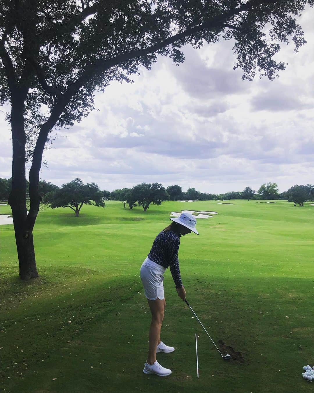 キム・カウフマンのインスタグラム：「Early practice day at @shadyoakscountryclub so I can catch some @uswomensopen in the afternoon. I just love watching the women play @pebblebeachresorts !! #sanfordsports @sanford_glf @sanford_complex #uswomensopen  #callawaygolf @callawaygolf @footjoy #buckethatseason」