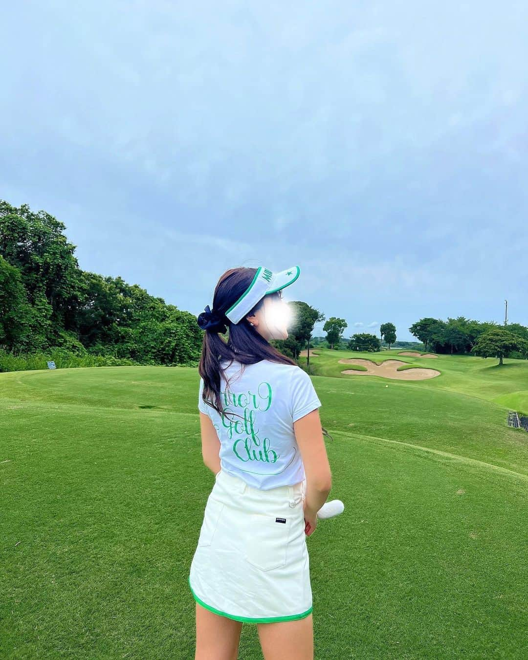 今井みどりさんのインスタグラム写真 - (今井みどりInstagram)「ゴルフ行ってきました🏌️🏌️‍♀️🏌️‍♂️  この日はミラーナインコーデ！ 白×緑の色が涼しげで真夏のゴルフにぴったり💚🤍 スカート風のショートパンツだからめちゃ楽でした🏌️‍♂️笑 背中も可愛い✨みんなから好評で嬉しかったーっ☘️🍀🌿  #MIRROR9 #MIRROR9GOLF #ミラーナイン #ゴルフウェア  #ゴルフ女子」7月7日 7時10分 - imaimidori