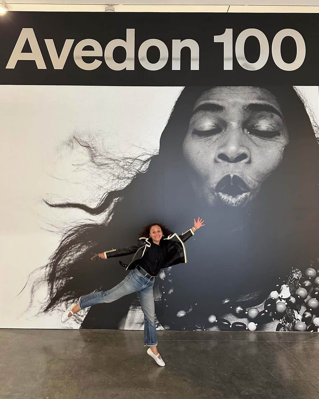 ガゴシアン・ギャラリーさんのインスタグラム写真 - (ガゴシアン・ギャラリーInstagram)「"Avedon 100," a landmark exhibition in celebration of the centenary of Richard Avedon’s birth, closes at the gallery at West 21st Street in New York tomorrow, July 7!  Barbara Bush, Alexa Chung, Hillary Clinton, Edward Enninful, Marc Jacobs, Kim Kardashian, Samira Nasr, Miuccia Prada, Mark Ronson, Chloe Sevigny—pictured here visiting the show—are among the more than 150 participants who selected photographs by Avedon to be featured in the exhibition. For more information, follow the link in our bio. ___________ #Avedon100 #RichardAvedon #Gagosian  (1) Kim Kardashian (@kimkardashian); (2) Marc Jacobs (@themarcjacobs); (3) Hillary Clinton (@hillaryclinton); (4) Left to right: Derek Blasberg (@derekblasberg), Stella McCartney (@stellamccartney), Edward Enninful (@edward_enninful); (5) Samira Nasr (@samiranasr); (6) Miuccia Prada; (7) Marc Ronson (@iammarkronson); (8) Barbara Bush (@barbara.p.bush); (9) Left to right: Derek Blasberg, Chloe Sevigny (@chloessevigny); (10) Alexa Chung (@alexachung); Artwork © The Richard Avedon Foundation (@avedonfoundation); Photos: (1) Tomás Sherold (@tomasherold); (2–10) Derek Blasberg」7月7日 7時10分 - gagosian