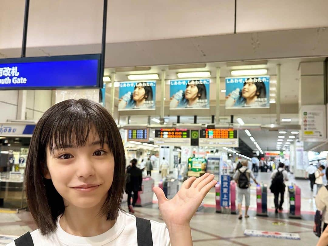 當真あみさんのインスタグラム写真 - (當真あみInstagram)「本日、7月7日は、#カルピスの日！ 池袋駅でカルピスウォーターのポスターを沢山飾っていただいてるので行ってきました！ぜひ私と一緒に記念写真を撮ってみてください！ （ここは、9日までになります…） #カルピスウォーター #七夕」7月7日 7時28分 - ami_touma_