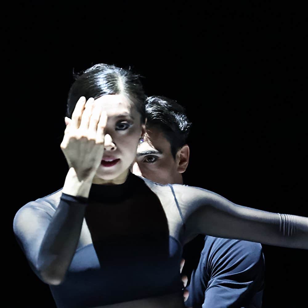 倉永美沙のインスタグラム：「Close up with @josephwalshsf dancing  Orion by @garrettsmithchoreography  📷 by @tys_taipei in Taipei   台湾でのクロースアップ　👀  #closeup #photos #eyes #black #orion #taipei #taiwan #dance #ballet #ballerina #ballerinalife #travellife #バレエ　#バレリーナ　#写真」