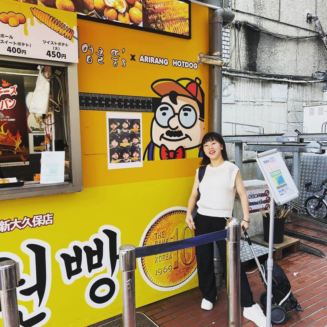 yukiさんのインスタグラム写真 - (yukiInstagram)「おはようございます。  いつか、みるかが飛行機に乗れるようになったら 連れて行ってあげたい国、#韓国  ご飯も街並みもショッピングも最高だし 韓国の友人たちは、 親切で手厚く友好的でとってもステキだから🫰🏼  #まずは新大久保  #milkaとお茶」7月7日 7時38分 - milkayuki