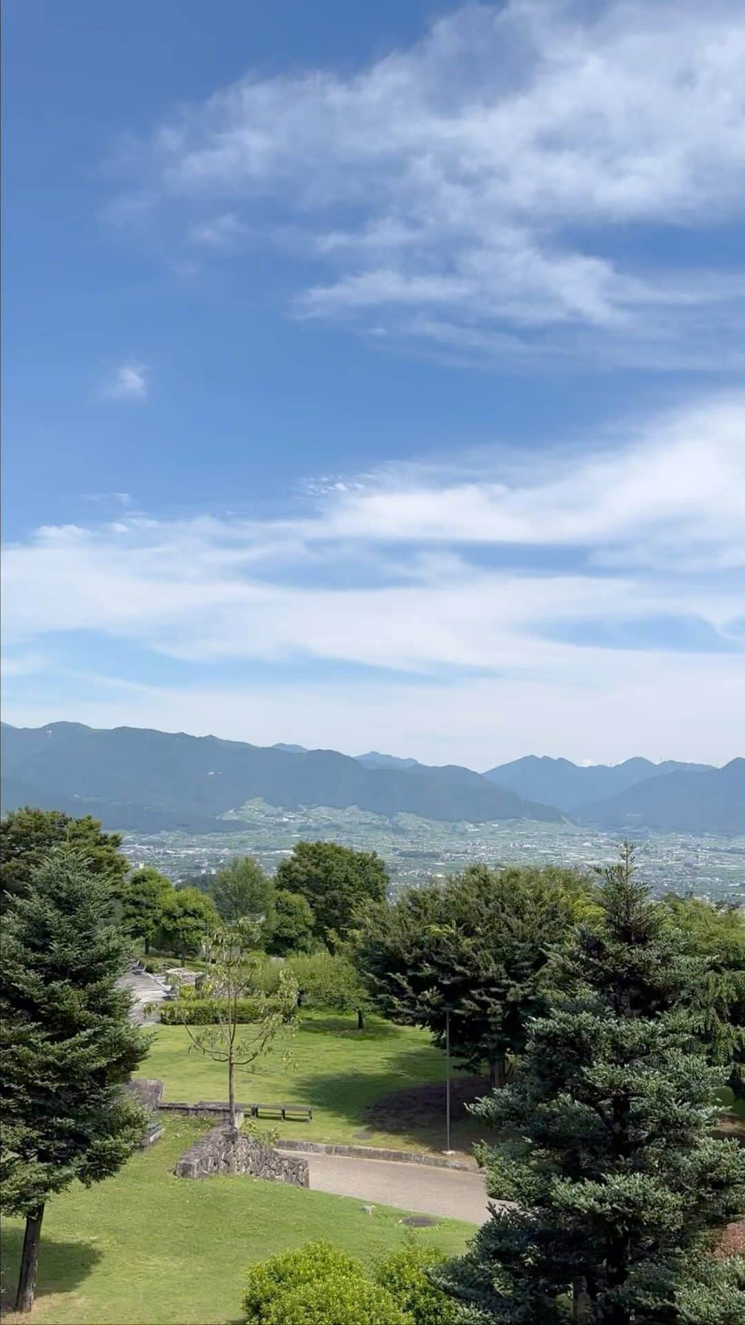 比嘉愛未のインスタグラム：「女子旅🦩🥂🌈🌻💖」