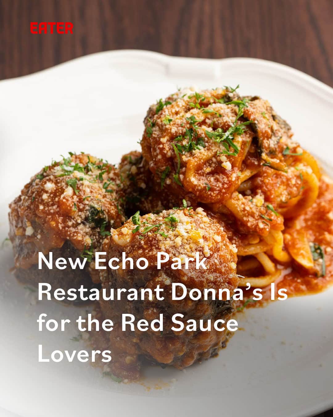 のインスタグラム：「There’s a noticeable hum coming from a small stretch of Echo Park’s Sunset Boulevard. Along with the popular Bar Flores, and Lowboy just below, is the new Italian American, classic red sauce joint Donna’s (@donnas_ep), which opened last week.  Donna’s is an Echo Park neighborhood joint with a sprinkling of the East Coast. Partner Michael Francesconi has never met this Donna, but he knows exactly who she is. “Donna is a persona. We talked about the food that we wanted to do and create,” says Francesconi. “Plus, there’s a lot of personal touches and heart. If we were hanging on the East Coast out on a hot summer day, hungry for this kind of food, and someone asked, ‘Where should we go to dinner?’, we’re all going to Donna’s house."  Read about the stylish new red sauce spot by clicking on the link in bio. Story by Eater LA reporter Mona Holmes (@monaeats).   📸: @wonhophoto」