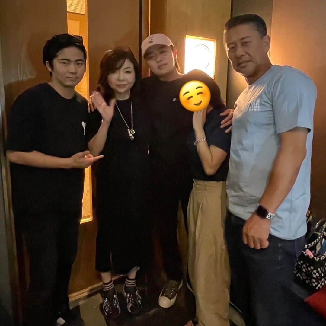モモコさんのインスタグラム写真 - (モモコInstagram)「家族で寿司はせ川に行きました🍣 七夕の笹を飾っていたんで、皆で短冊に書きました🎋 ずーっと、やっていたのにいつの間にかやらなくなった家族行事やわ💦  #ハイヒールモモコ #👠 #👠🍑 #CHANEL #シャネラー #グルメ #アメブロ  #モモコ新聞 #寿司はせ川 #寿司 #家族 #七夕 #笹飾り」7月7日 8時14分 - highheel_momoko