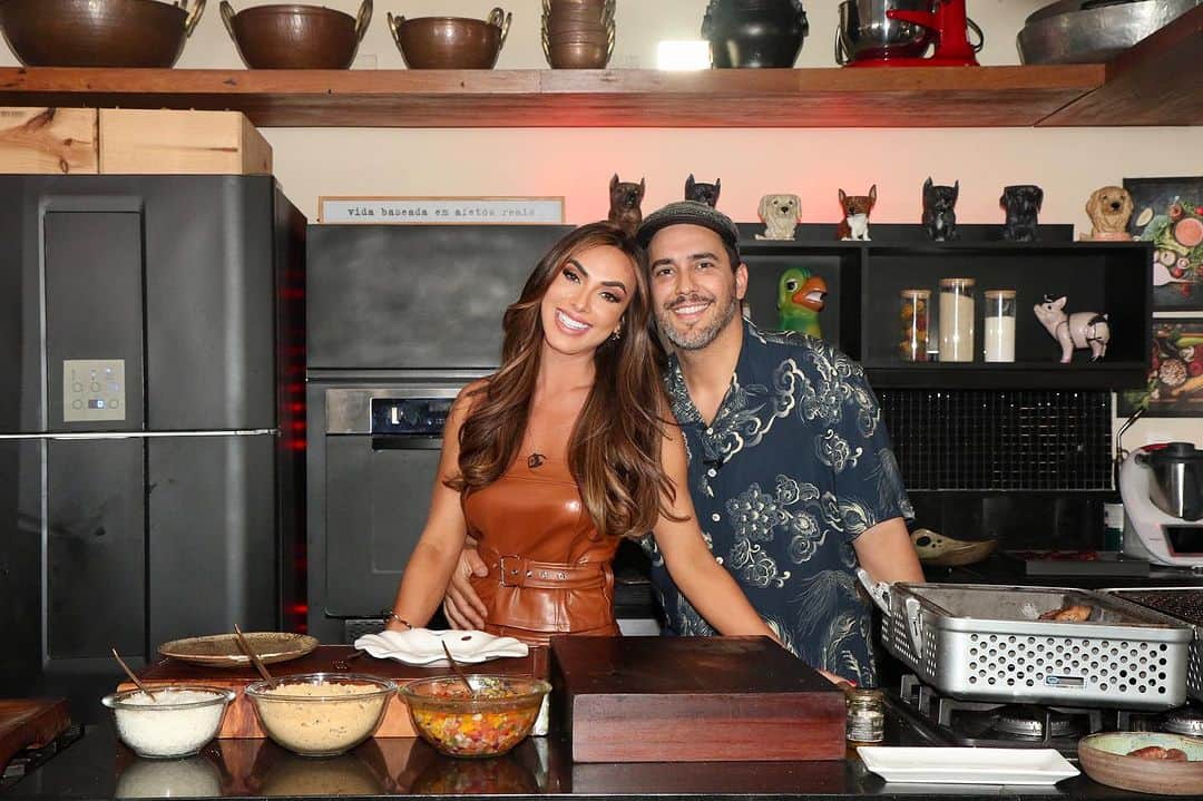 Nicole Bahlsのインスタグラム：「Dia de gravar contando histórias com meu amigo @euandremarques Spoiler: ficou muito divertido」