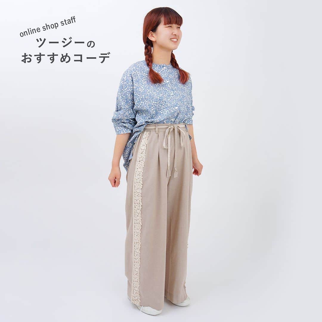 marbleSUD(マーブルシュッド) のインスタグラム：「【SALE🌞本日初日】本日12:00よりonline shopのSUMMER SALEが始まります！ SALEアイテムを熟知したonlineスタッフのオススメコーデをご紹介！  トップス：¥11,550(税込) パンツ：¥15,400(税込)」