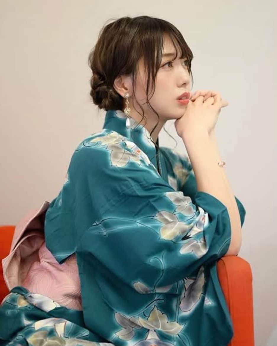 西原綾美のインスタグラム：「. 🎋🎋🎋🎋🎋🎋🎋 🎋🎋🎋🎋🎋🎋. . . ｢ 私の彦星様募集中✨🌟✨ 」. . . ちなみにこれ2年前の写真🏮👘📸笑 . . 浴衣デートとか憧れちゃうなぁ🎇. . . . #七夕 #浴衣ヘアアレンジ #浴衣女子 #浴衣コーデ #彦星 #織姫 #撮影会モデル #撮影会  #nofilter #japanesegirl #instagood #오오티디 #데일리 #데일리패션 #패션스타그램일상 #写真好きな人と繋がりたい #カメラ好きな人と繋がりたい #カメラ初心者 #カメラマンさんと繋がりたい #ポートレート撮影 #撮影会 #作品撮り #被写体 #yukata #yukatagirl #kimono」
