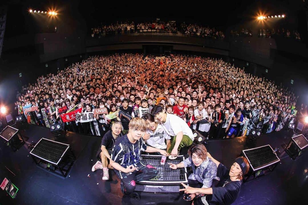 TAKUYA∞のインスタグラム：「デビュー18周年 #UVERworld」