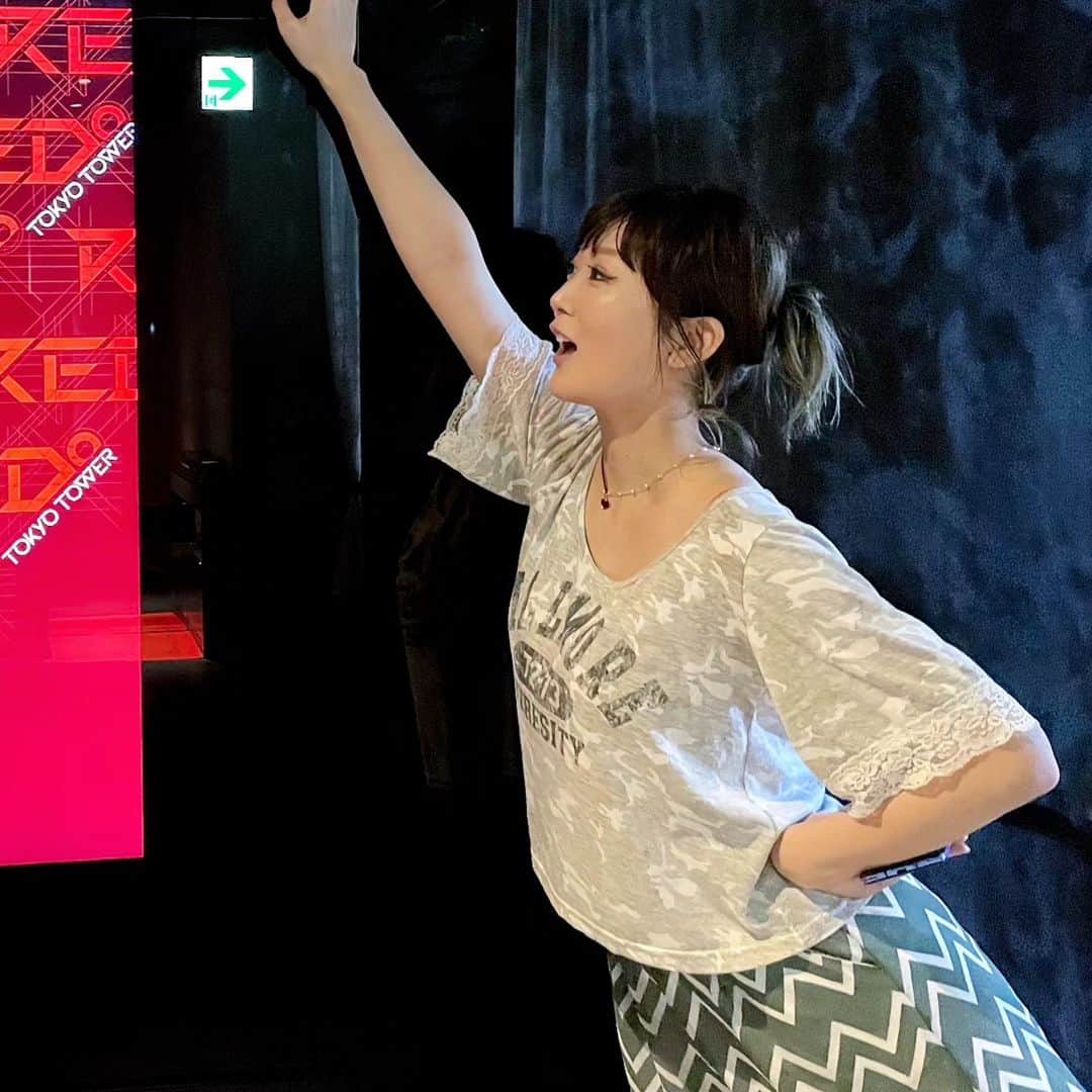 松浦麻里奈のインスタグラム：「そーいえば、ハイフやってきた！！ RAVIOS銀座店にて😆⭐  場所が分かりにくいから…二枚目の動画で😏 入り口はここ！  エレベータであがって、左側のドアを👍 おしゃれな空間のお部屋で施術！  服脱がなくてもいいから楽ちん😁 カウンセリング→メイク落とし→施術からのお仕上げ♥  それぞれの部位毎に適した3種類のカートリッジを使いわけて 首元からおでこまで全顔ハイフ！！  痛くなくて、施術後もメイクもOK！！  その後、徐々にお顔しまってくから楽しみ😘   PR @_ravios #ハイフ #痩身 #脱毛 #銀座 #新橋 #汐留 #RAVIOS銀座 #銀座ハイフ」