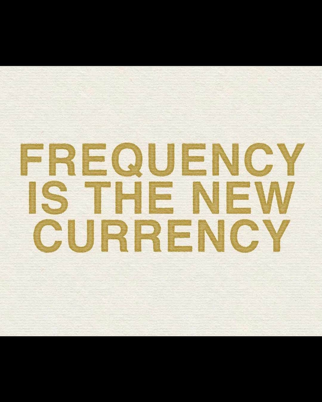 Marinet Mattheeさんのインスタグラム写真 - (Marinet MattheeInstagram)「The holographic universe is serving this week. Thank you for all the forces involved 🦄 🤍✨🦄🤍✨  #holographic #life #currency #roadtrippin #frequency #mindset #energy #fullmoon」7月6日 23時39分 - marinetmatthee