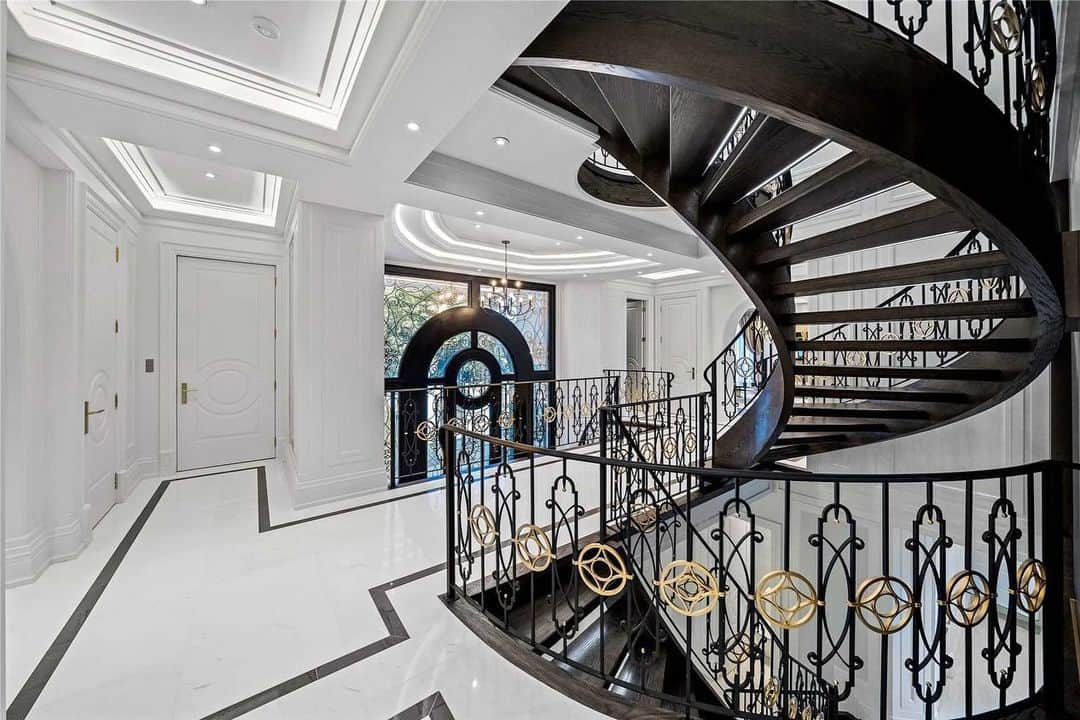 Wonderful Placesさんのインスタグラム写真 - (Wonderful PlacesInstagram)「@jj.houseofluxury Get ready to be blown away by this one of a kind custom 7000 sq ft luxury mansion. From the natural limestone facade to the modern design, every detail has been flawlessly executed.  📍Richmond Hill, ON 💰6,899,000 🛌 4+1 Bed 🛁 7 Bath  For more info, contact @jj.houseofluxury or visit www.houseofluxury.ca」7月6日 23時48分 - wonderful_places