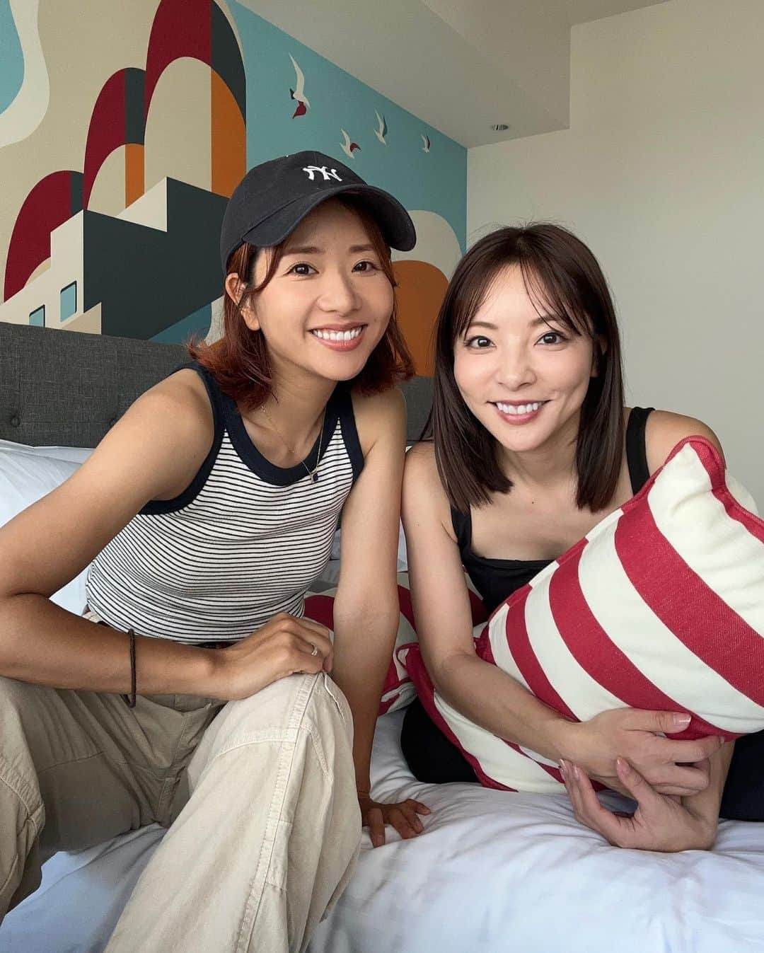 のインスタグラム：「シタディーンハーバーフロント横浜🏨今回は奈保と横浜お泊まり会！ドッグフレンドリーのお部屋もあったりキッチンが付いているお部屋があったりと一人一人の用途によって泊まるお部屋を選べるから旅行に来た時ほんとにおすすめでしたっ🤍 家族連れやワンちゃん連れ🐶👪夏休みや週末の旅行におすすめでっす🌴 @discoverasrjapan   #シタディーンハーバーフロント横浜 #citadinesharbourfrontyokohama #citadinesjapanactiv8 #citadinesLiveWorkPlay」
