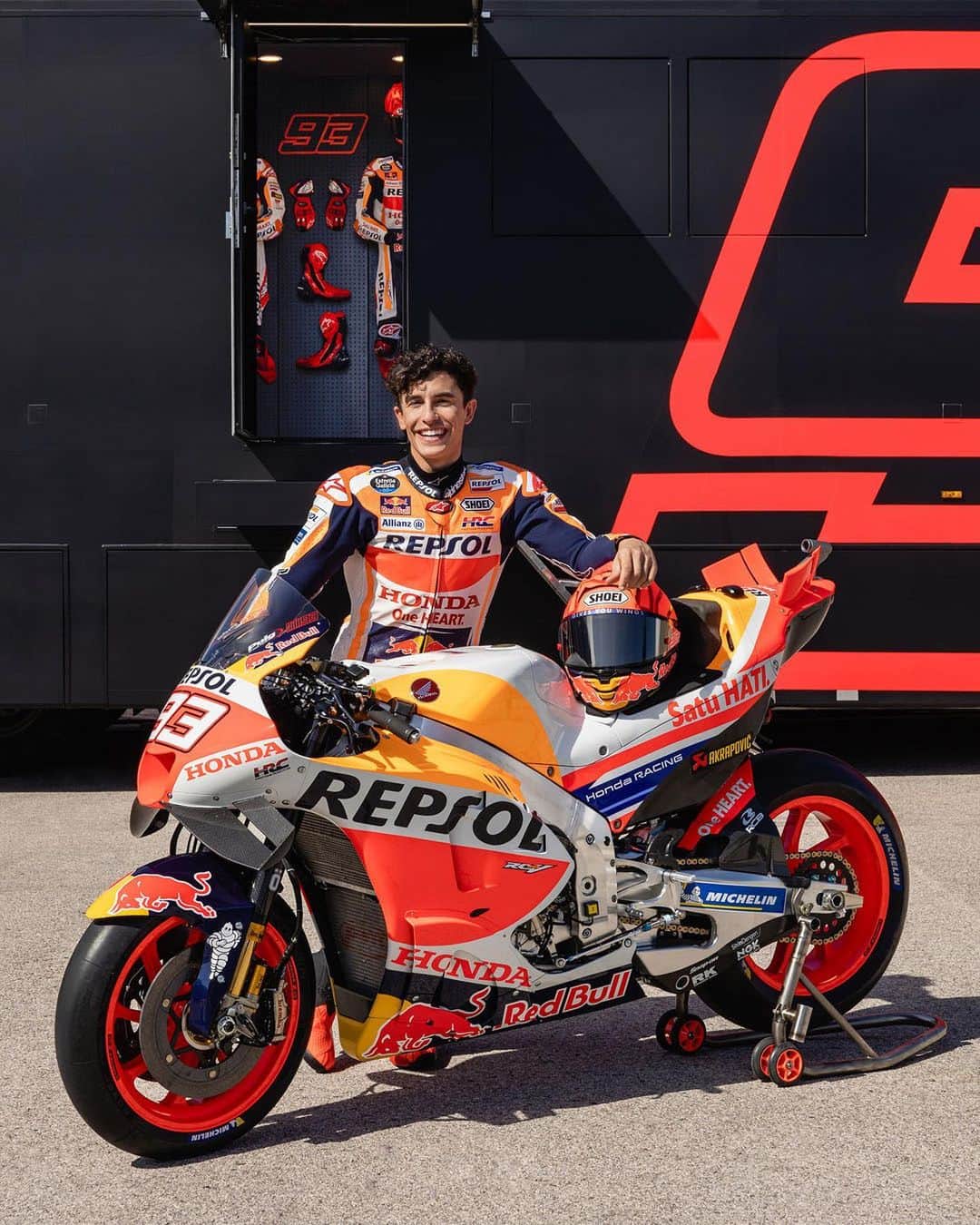 Airbnbのインスタグラム：「For the first time ever, @motogp fans will be able to sleep in the heart of the action at the Catalan Grand Prix— because @marcmarquez93 is hosting an overnight stay in his squad’s motorhome on Airbnb.  In addition to staying in an area normally reserved for professional riders, guests will be able to take a ride on the MotoGP simulator, get VIP seating to watch the race, and a personal guided tour of the never-before experienced pit boxes.   Booking opens on July 19th at 7PM CEST at the link in our bio.」