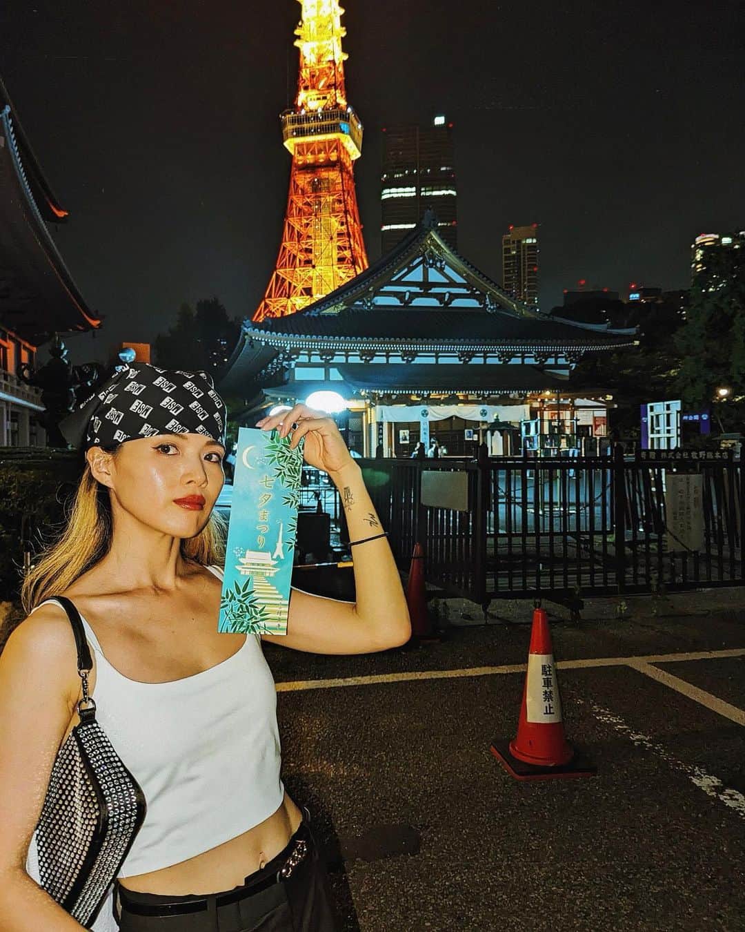 Erieのインスタグラム：「🎋 「七夕」 短冊に御願い事書いてきました🌌 一年で一番好きな日。」