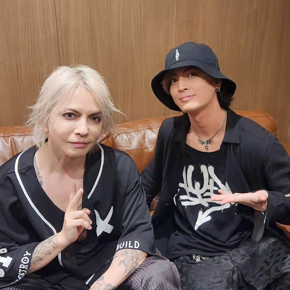 斉藤秀翼のインスタグラム：「HYDEさんライブ、お邪魔させていただきました！ ラスト2曲でなんかこれまでの色んな思い出がフラッシュバック。。感無量でした！泣⁡ ⁡⁡ #HYDE⁡ #LIVE⁡ ⁡」