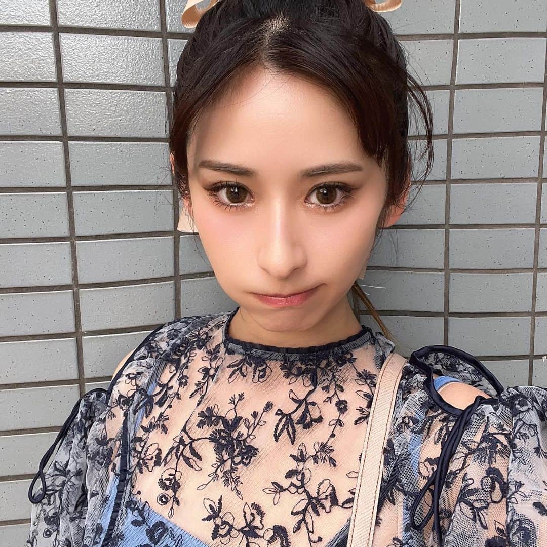 有馬綾香さんのインスタグラム写真 - (有馬綾香Instagram)「髪型を迷っている。  ポニーテールに出来るくらい長くなったの嬉しいけどまたショートにもしたいんだよなぁ🤔」7月6日 23時58分 - ayakaarima