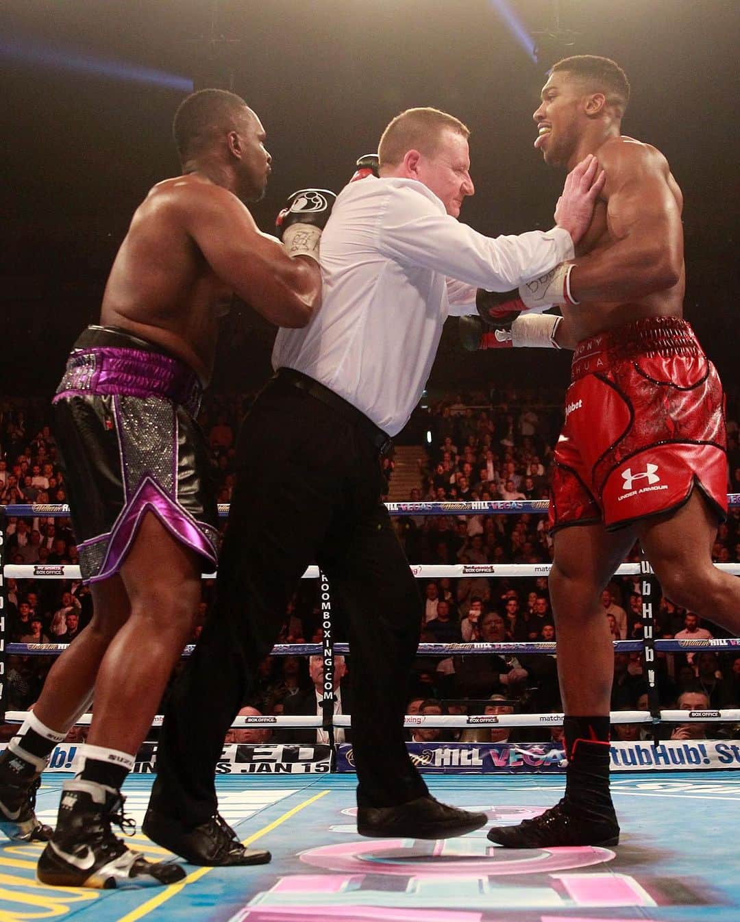 アンソニー・ジョシュアのインスタグラム：「O2 at the ready. 12/08/23 @daznboxing」