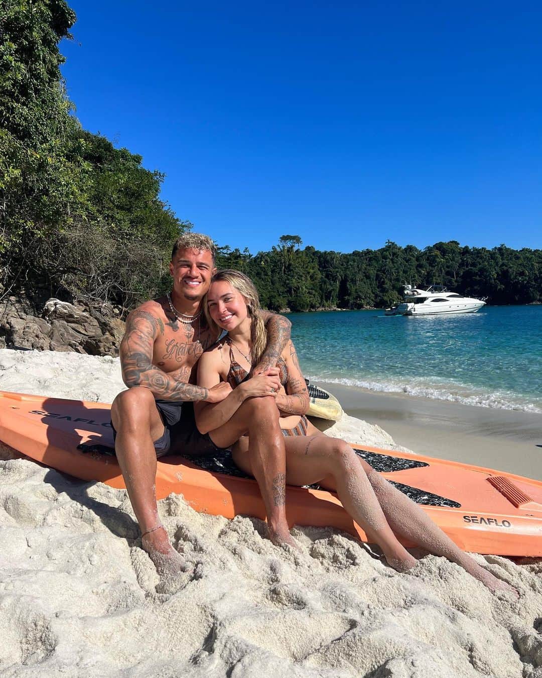 アンネ・コウチーニョのインスタグラム：「É que eu te amo tanto que nem sei ❤️」