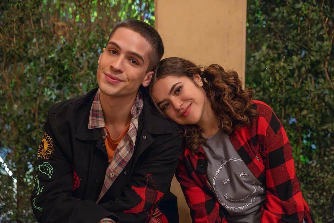 Maisa Silvaのインスタグラム：「SOMOS TOP 1 BRASIL!!!!!! MUITO OBRIGADA! 💜🥹  E aproveitando, anitah malukah tá arrasando corações pelo lecet… vocês são #TeamFanita #TeamAnique ou #TeamJonita ?」