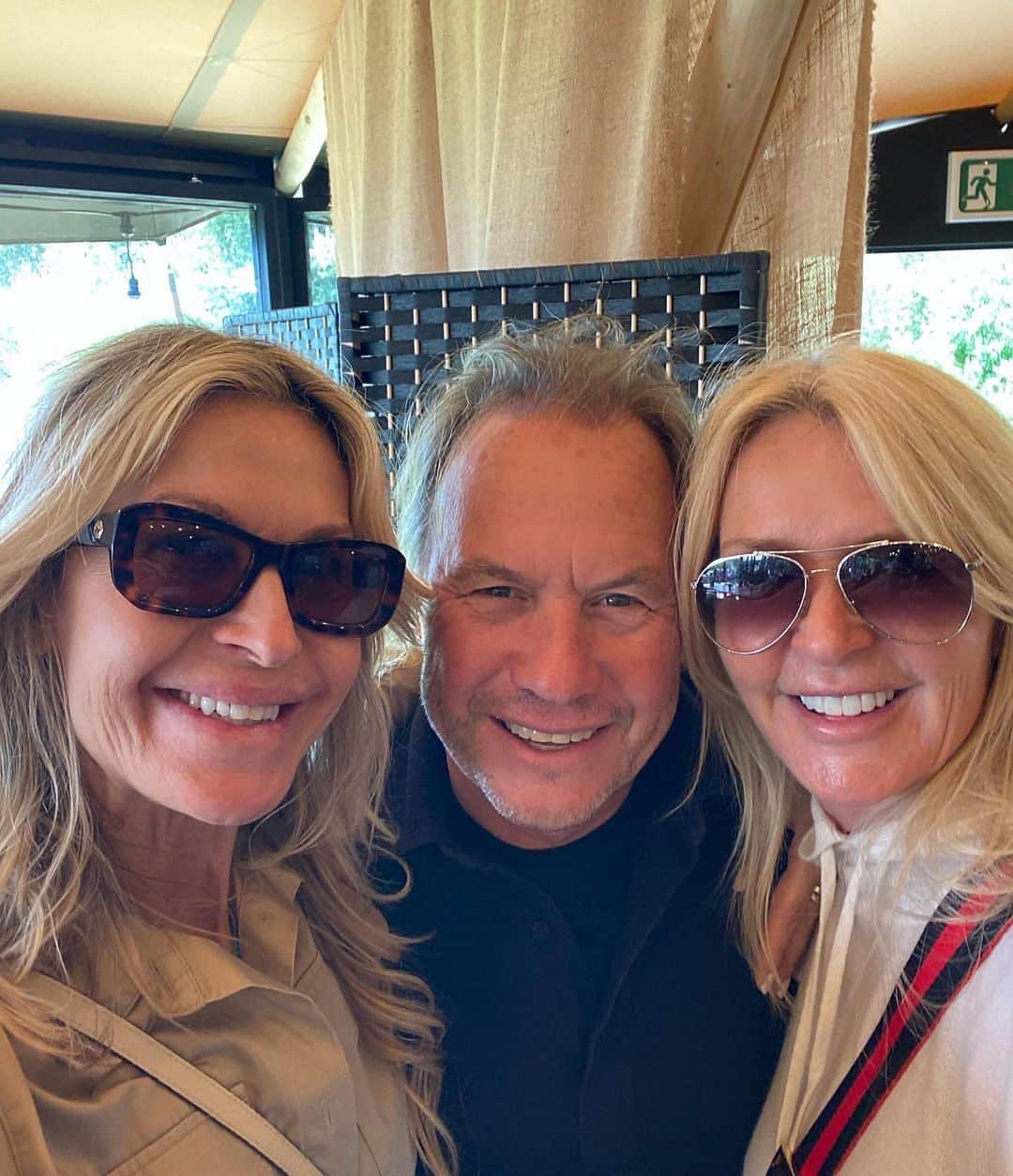 アマンダ ウェイクリーさんのインスタグラム写真 - (アマンダ ウェイクリーInstagram)「Reflecting on a magical spa day at The Lakes by Yoo… I have to admit that the gift of meeting and doing a meditation with @deepakchopra IN PERSON was very enticing and a real treat...    Being near lakes has always held a special place in my heart, bringing back happy childhood memories of times spent waterskiing and messing around on the water… there is something about the smell of a lake that instantly calms me…and the flat reflective water takes you to another place…   It was a day of firsts for me…SUP Yoga…that’s yoga done while standing on a paddle board while floating and balancing on the water…mmm…interesting…certainly mindful (full on concentration actually) but incredibly soothing.   The ensuing ice bath was less soothing but definitely invigorating… I have always loathed getting into cold water so this was quite mind over matter for me…motivated by my fabulous ice bath cheerleader @melissaodabash and assisted by her fab khaki long sleeved cosi which is exactly what I have been looking for, and beautifully cut… psychologically I felt warmer for the sleeve which I know is utter nonsense when you are fully submerged with ice cubes floating around you…   My @drbarbarasturm facial was sublime but also the equivalent of a sports massage for my face… I had never even thought about how much tension we can carry in our facial muscles…trust me we do, or I do, but my skin loved it ...    The gong bath was another first … possibly not as relaxing as I had imagined… but considering we are all a collection of vibrating molecules there must be something in the vibrations that come from a gong …I’m just not sure how that works…but I floated away from this oasis of calm in the Cotswolds cocooned in my Wakeley maxi cashmere hoodie...a heavenly day...    #Amandawakeley #thelakesbyyoo #wellness #icebath #health #wearingwakeley #meditation #cotswolds #cosmoss」7月7日 0時45分 - amandawakeley
