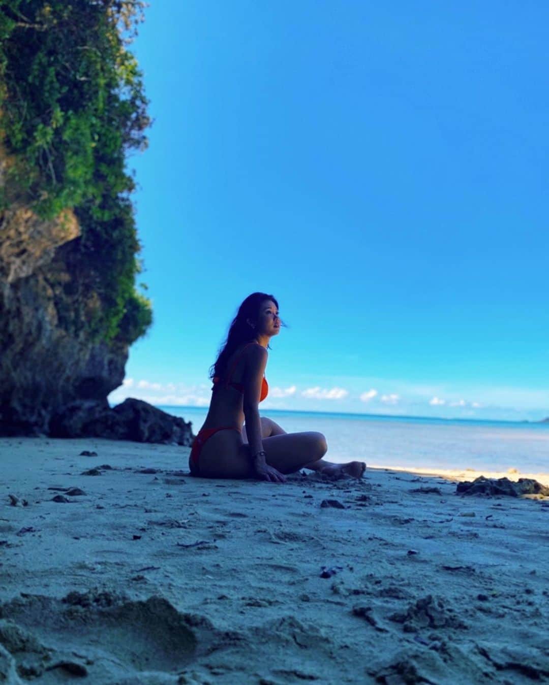 のインスタグラム：「今日はゆっくり寝ます💋 おやすみなさいませ🌙 #ishigaki #okinawa #beachlife #石垣島 #沖縄 #bikini #model #cilling #relax」