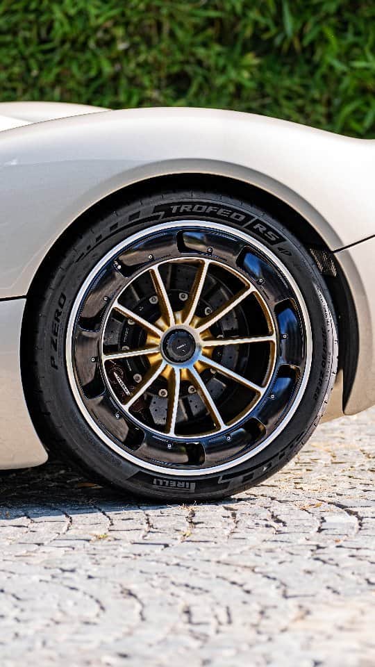 パガーニ・アウトモビリのインスタグラム：「Performance, balance and grip for maximum driving comfort.  These are the new #PZero Trofeo RS tires, custom-developed for #Utopia by #Pirelli.  #Pagani #ThePerfectFit」