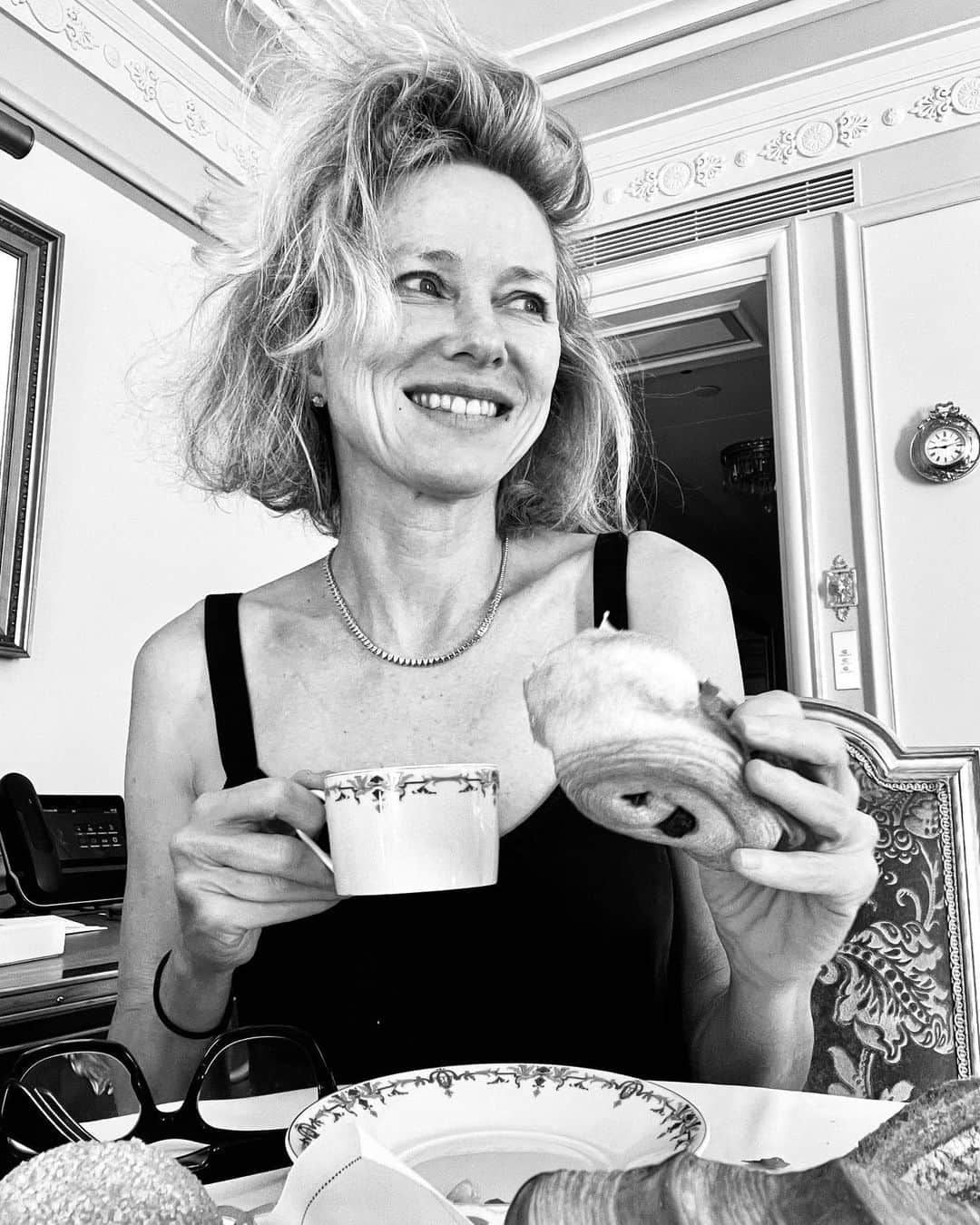 のインスタグラム：「Bonjour Paris!! 🇫🇷 I'm here for all of it... 🥖☕️🥐  Merci @fendi」