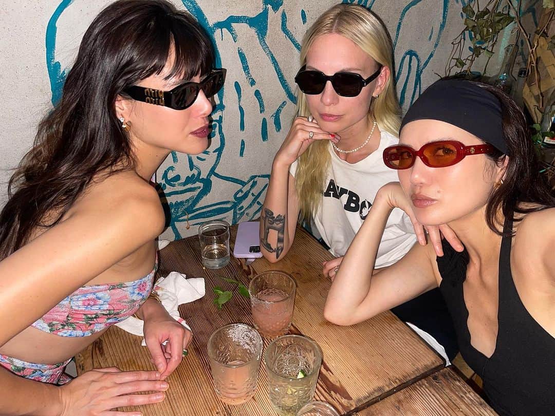 のインスタグラム：「90 degrees in Brooklyn.」
