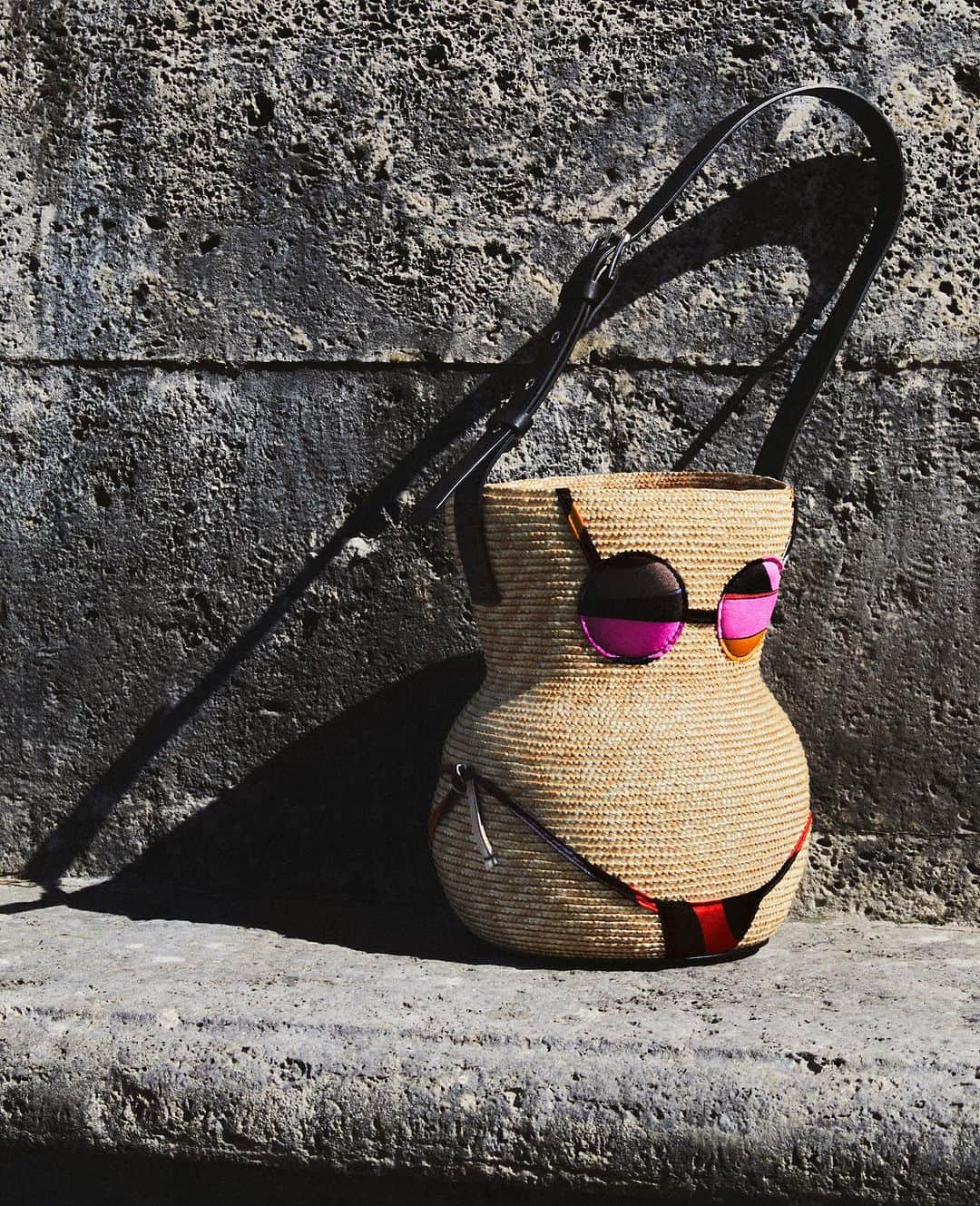 エミリオプッチのインスタグラム：「Curvy, cheeky, dressed for summer. Our new Puccinella bag is now available in stores and online.  Artistic Director: @CamilleMiceli Photographer: @vitofernicola Creative Direction & Production: @aldenteparis  #Pucci #InitialsEP」