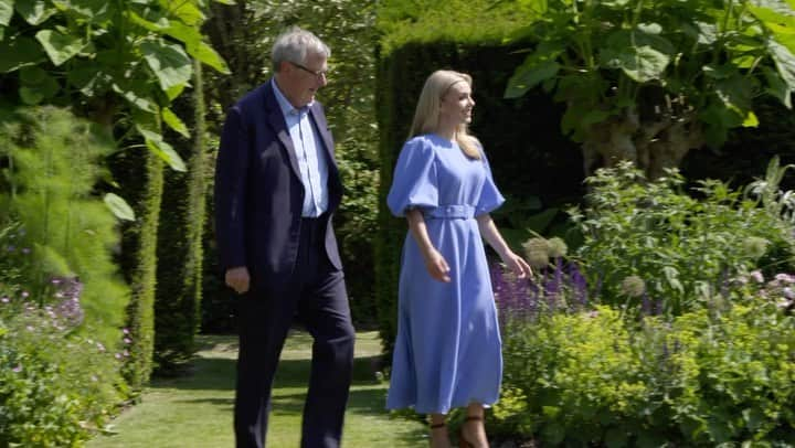 キャサリン・ジェンキンスのインスタグラム：「Join me for Songs of Praise this Sunday 9 July on BBC1 at 11.30am. I thoroughly enjoyed returning to Arundel to visit the ‘carpet of flowers’ and take part in the Corpus Christi celebrations @bbcsongsofpraise @bbc @beulahlondon @fairfaxandfavor @charlottereidmakeup @arundelcastleuk @arundelcathedral @thedukeofnorfolk #castle #cathedral #corpuschristi #churchmusic」