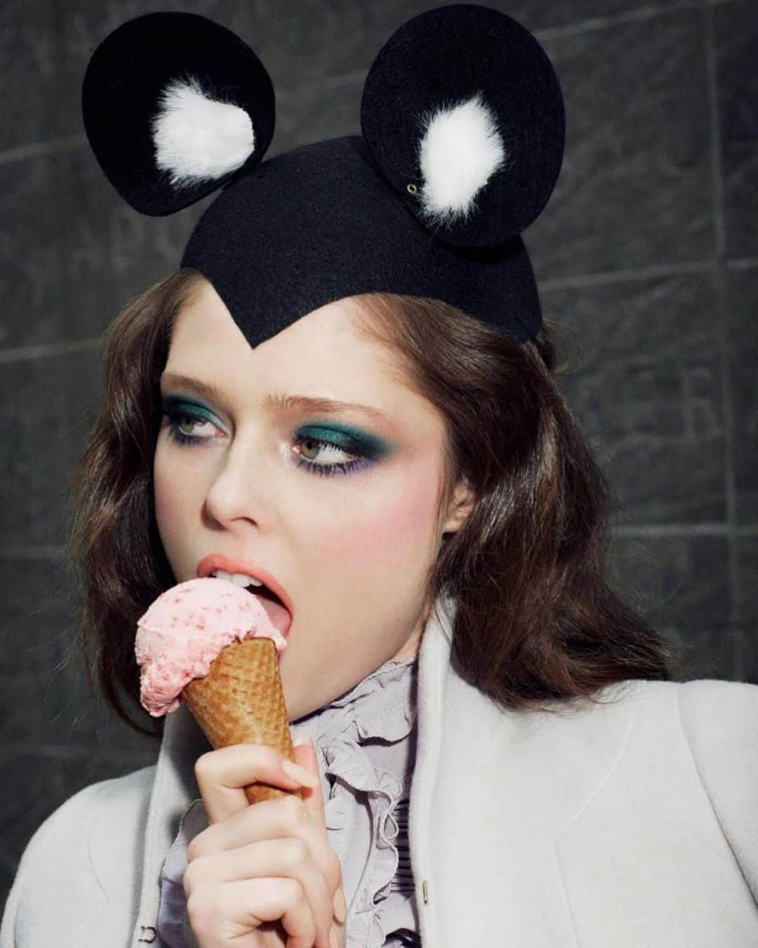 ココ・ロシャのインスタグラム：「Ice cream for lunch kinda day in NY🍦 @arthurelgort @voguejapan」