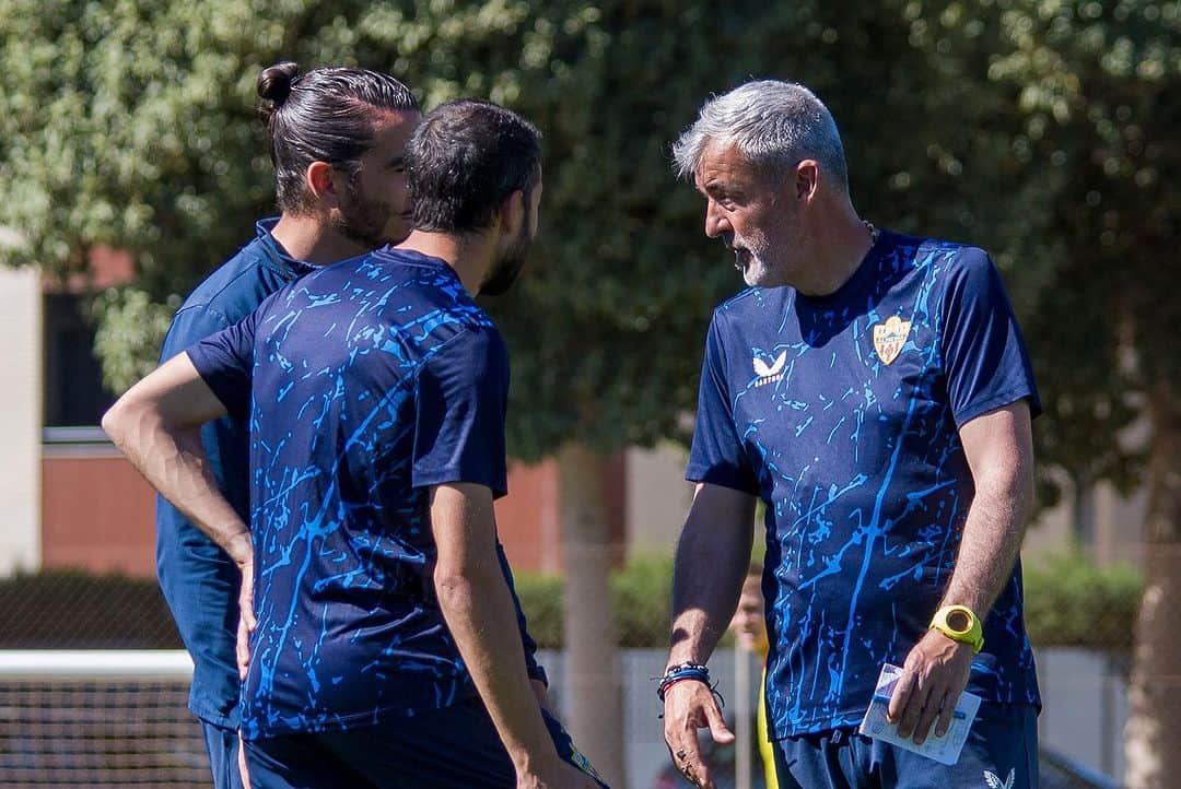 ホセ・マヌエル・フローレス・モレノさんのインスタグラム写真 (ホセ・マヌエル・フローレス・モレノInstagram)「Ponemos