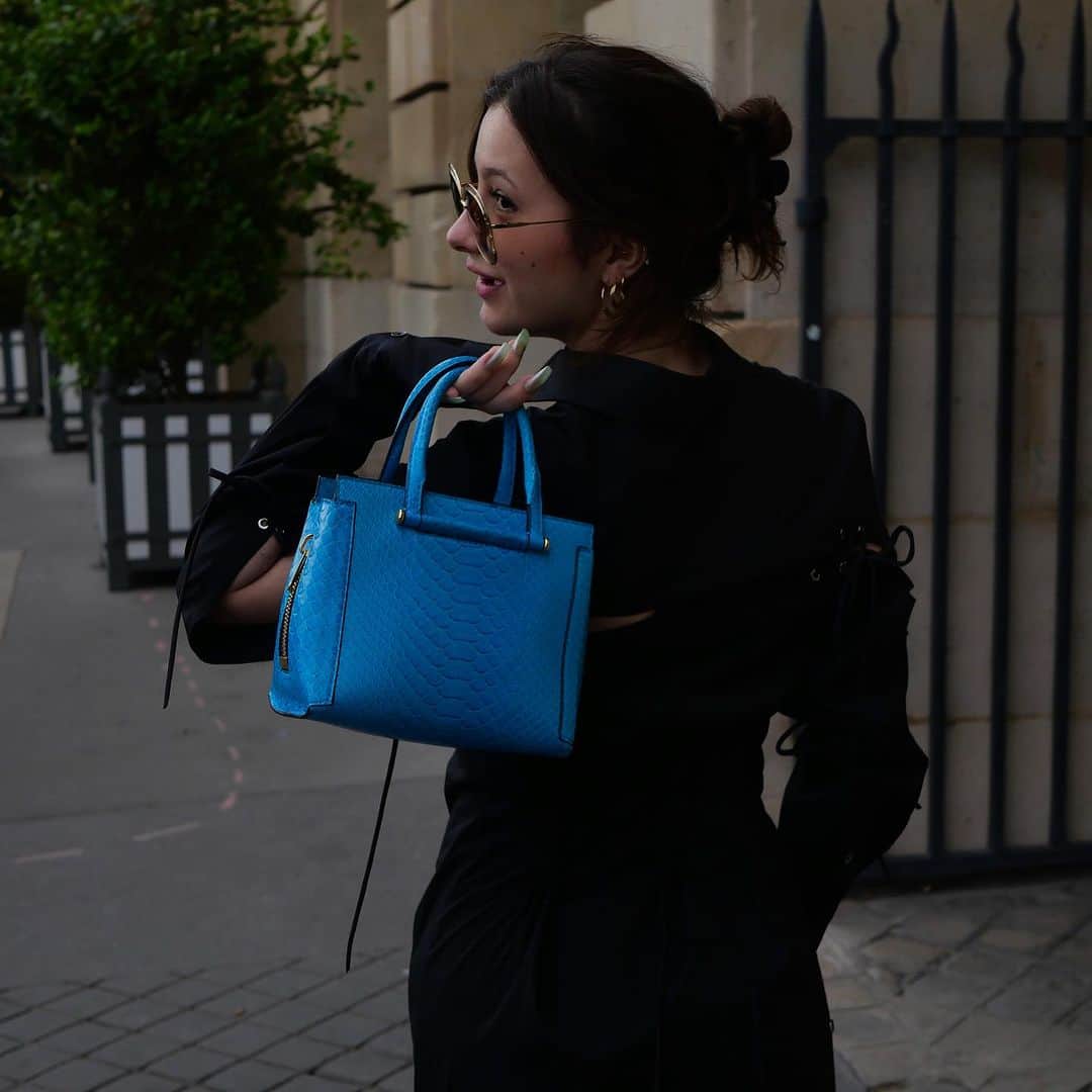 レクレルールさんのインスタグラム写真 - (レクレルールInstagram)「The perfect shirtdress doesn’t exi…   Make an impression in a Monse cut-out statement piece available at LECLAIREUR’s sales. Pair it with Mihara Yasuhiro sneakers & an exotic leather flashy bag for that special « Je-ne-sais-quoi » that suits Paris so well.   All selection available in our Boissy venue and online at http://leclaireur.com  #LECLAIREUR #Monse #MaisonMiharaYasuhiro #PythonLeather #Shirtdress #ParisianStyle #Summernights #LuxuryShopping #DresstoImpress #ParisShopping #Ss23」7月7日 0時54分 - leclaireur