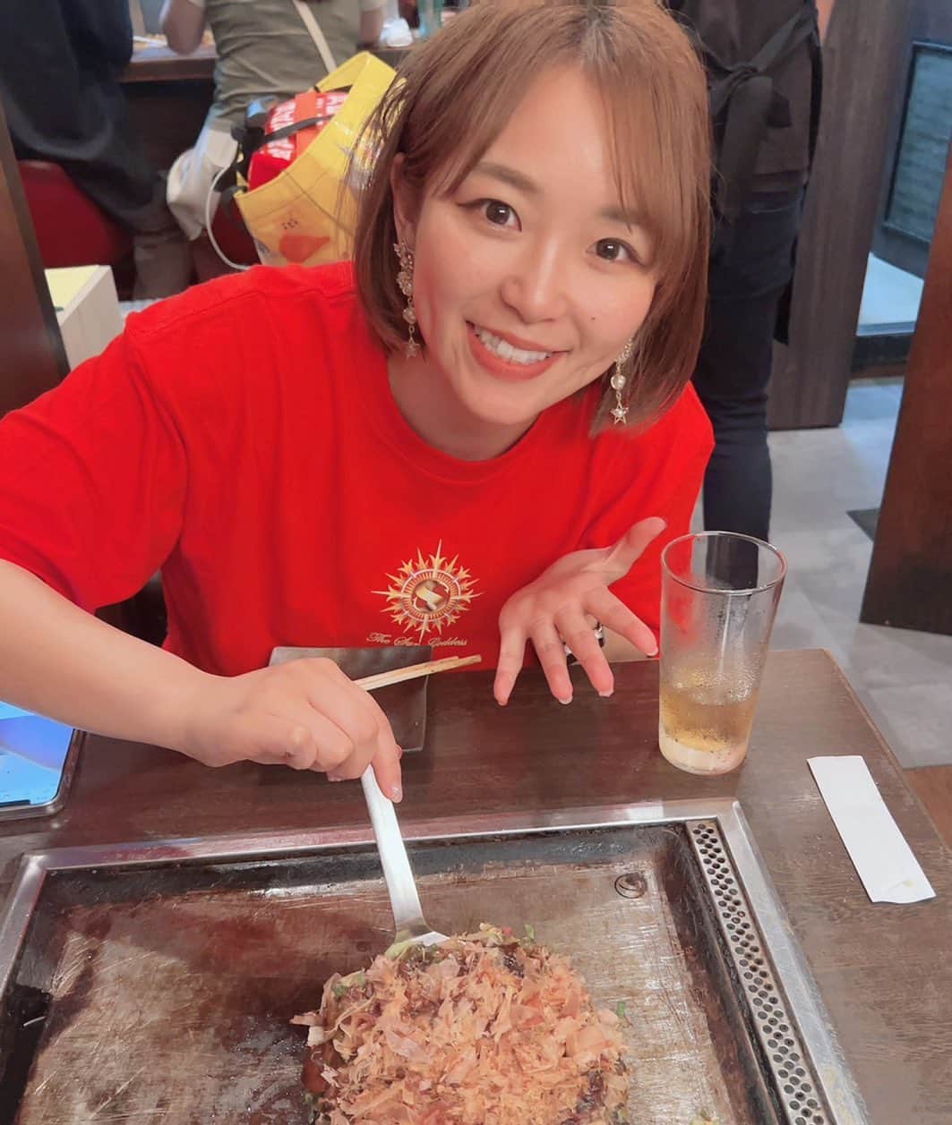 Sareeeのインスタグラム：「大阪で食べたお好み焼き♡」