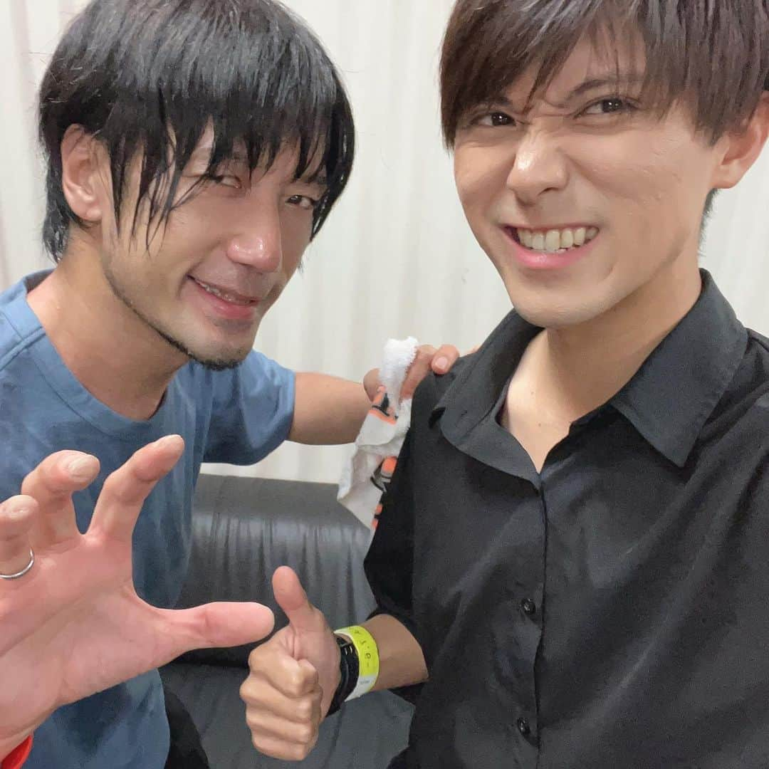 尼丁隆吉さんのインスタグラム写真 - (尼丁隆吉Instagram)「横浜minthall MOVIL MOVEMENT トップバッターで 歌わせていただきました！  1.海岸通り 2.羅針盤 3.アクアリウム 4.涙の砂浜  出演後も見たいステージ だらけで、忙しくて楽しくて 願っていた再会も沢山あり 心が熱くなった夜でした！  #横浜 #minthall #サーキットライブ  #ザマスミサイル #河野圭佑 #もりきこ」7月7日 1時10分 - ryukichiamacho